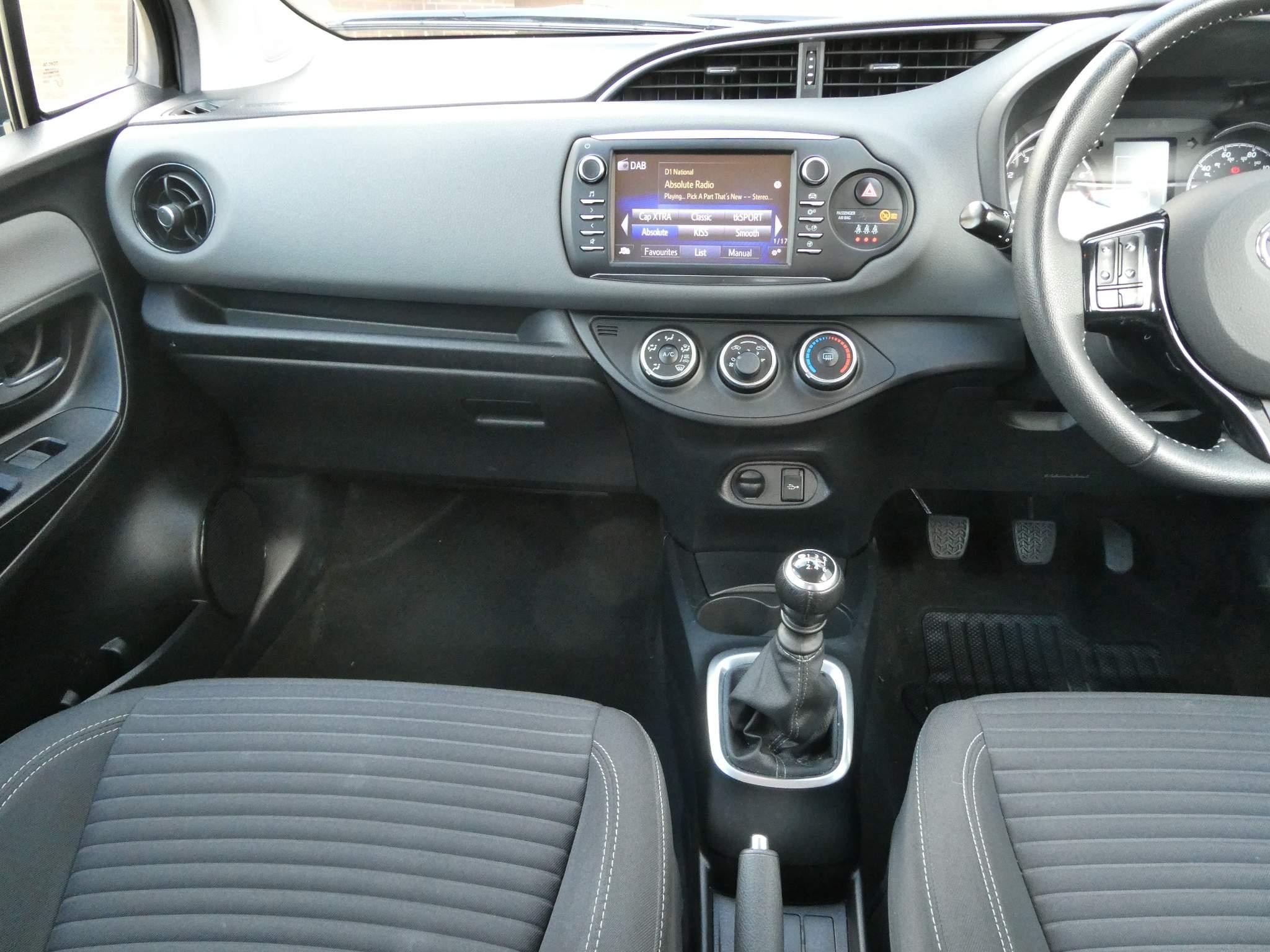 Toyota Yaris Image 16