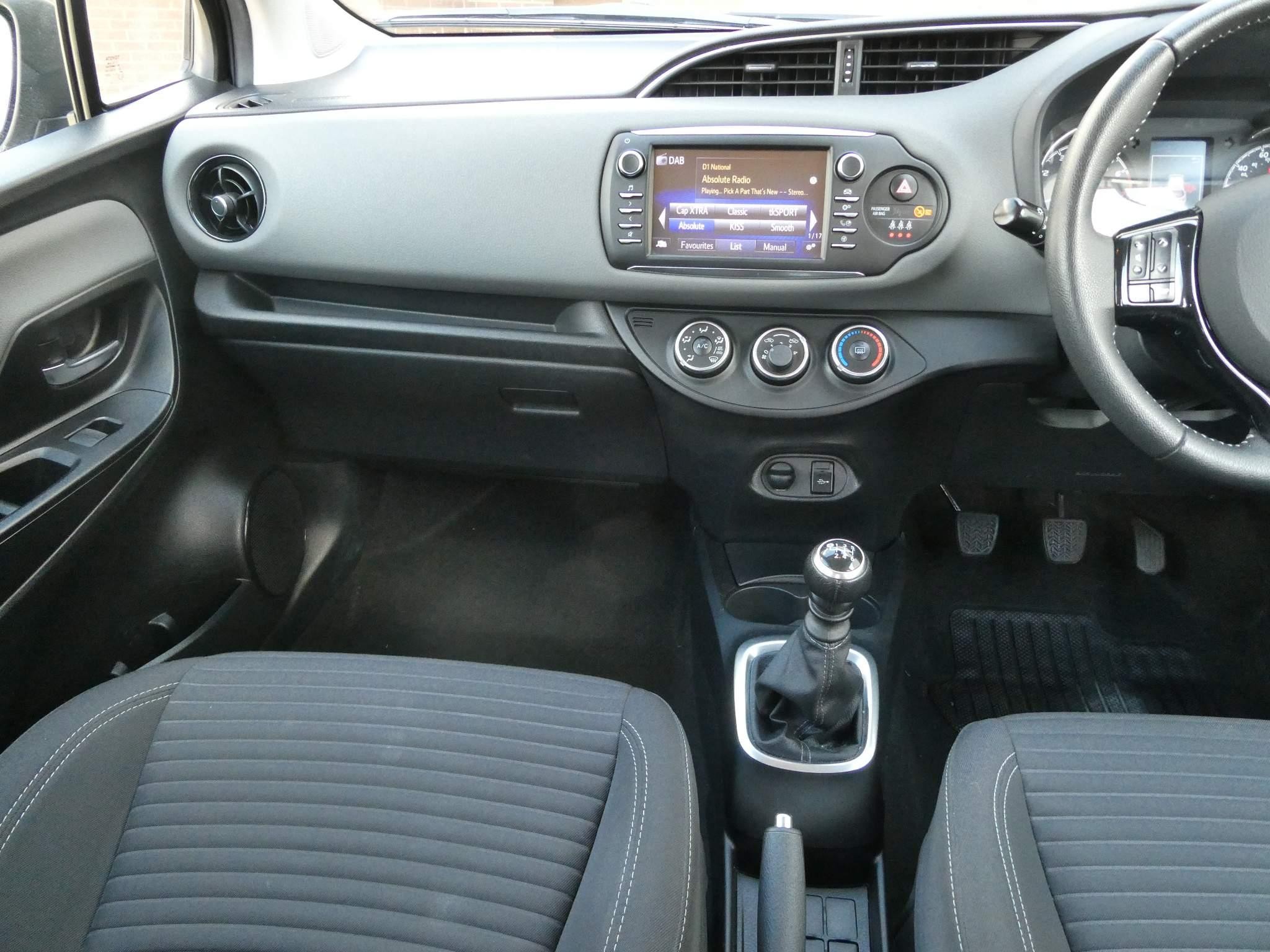 Toyota Yaris Image 25