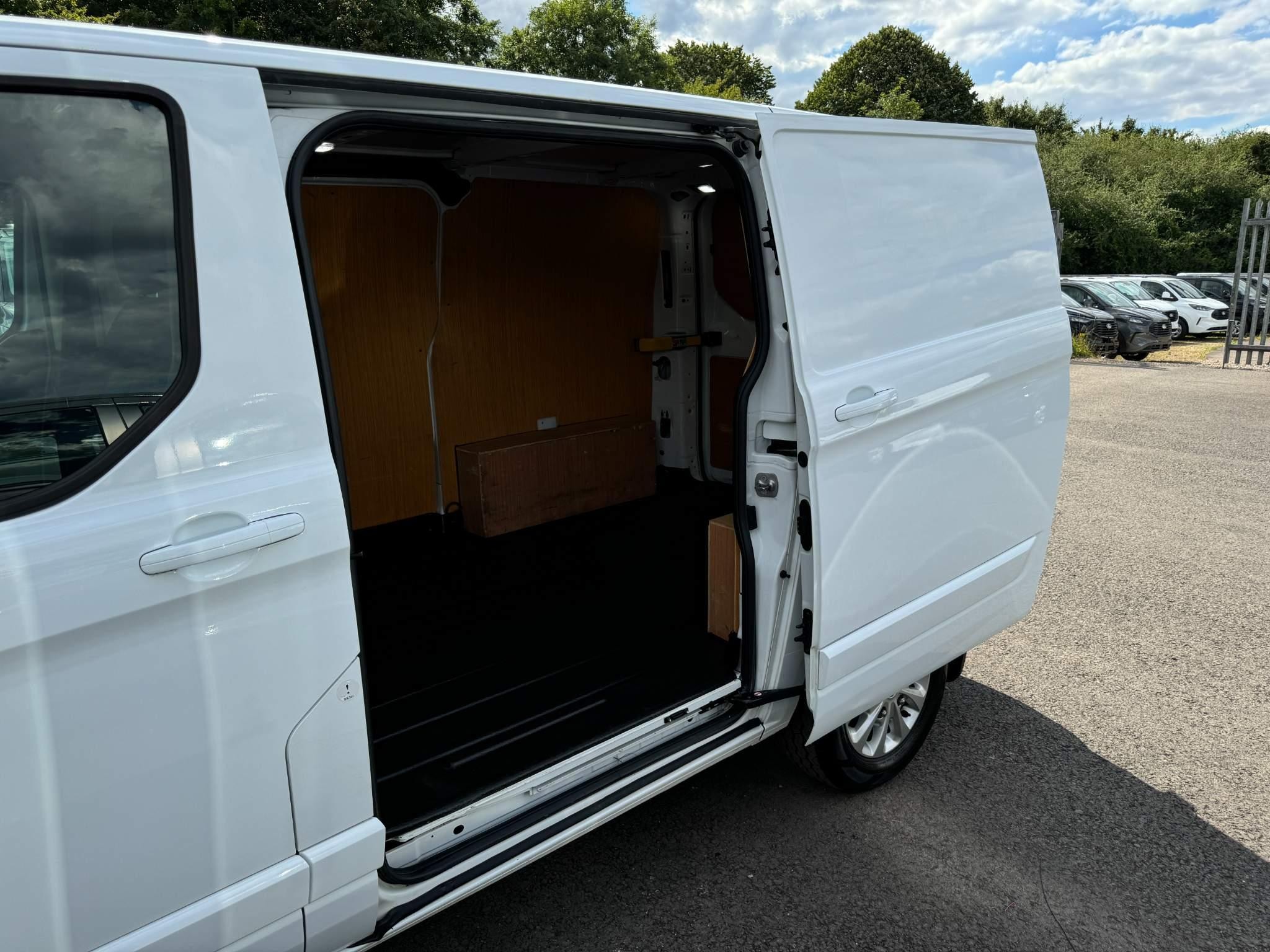 Ford Transit Custom Image 31