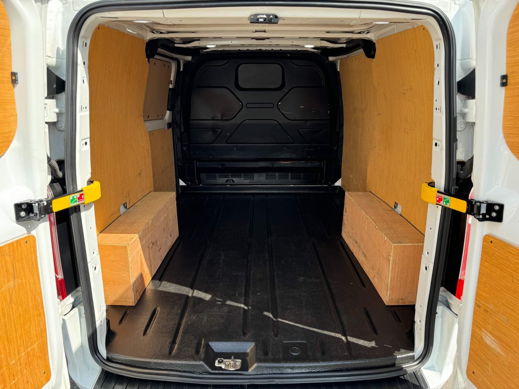 Ford Transit Custom Image 36