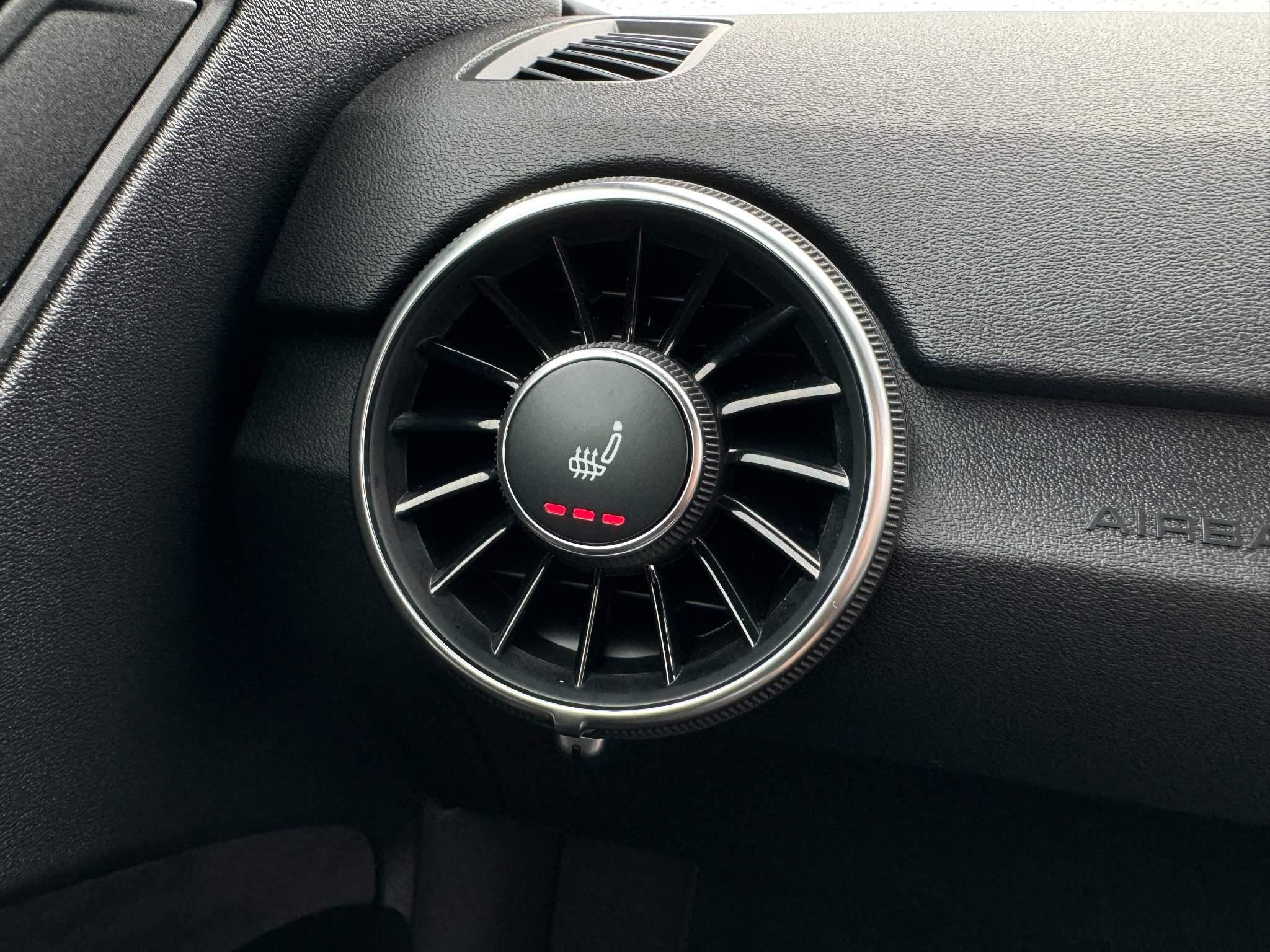 Audi TT Image 21