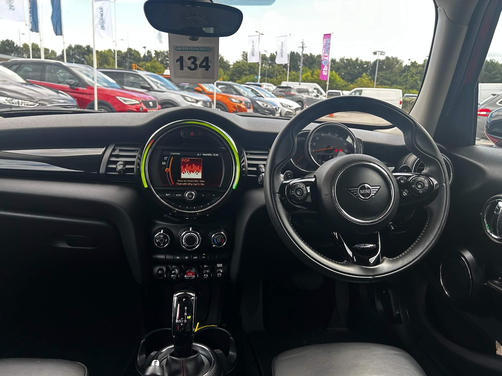 MINI Hatch Image 17