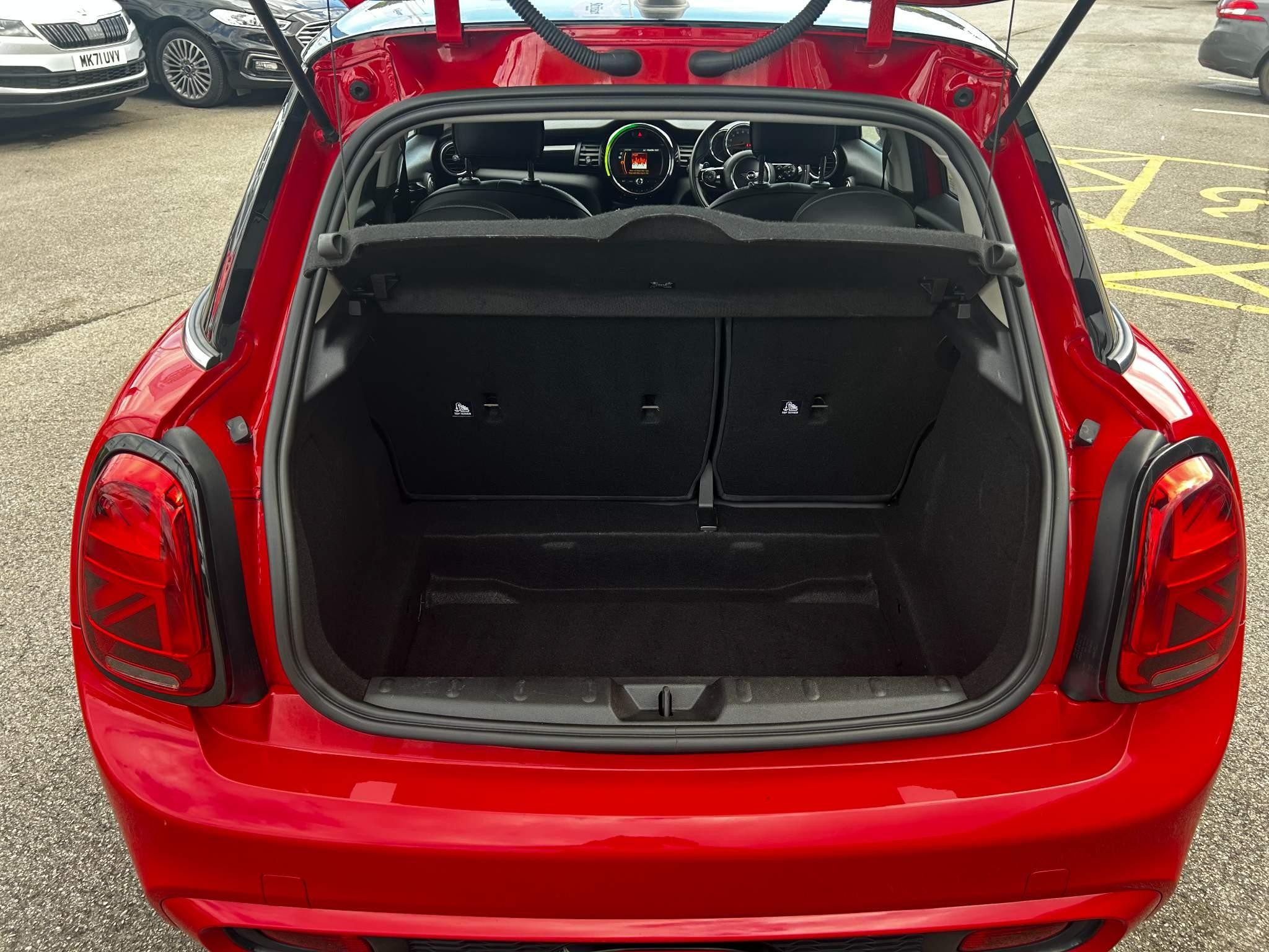 MINI Hatch Image 18