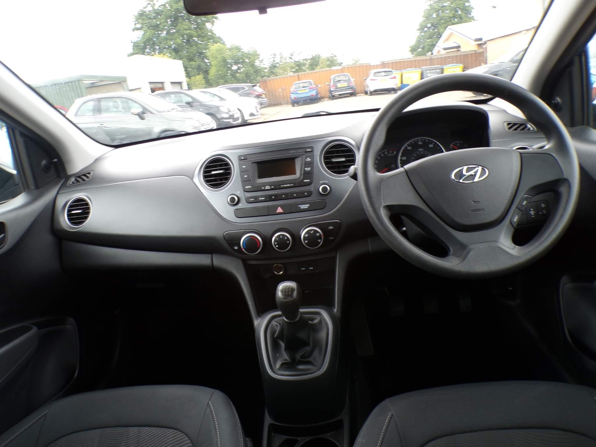 Hyundai i10 Image 16