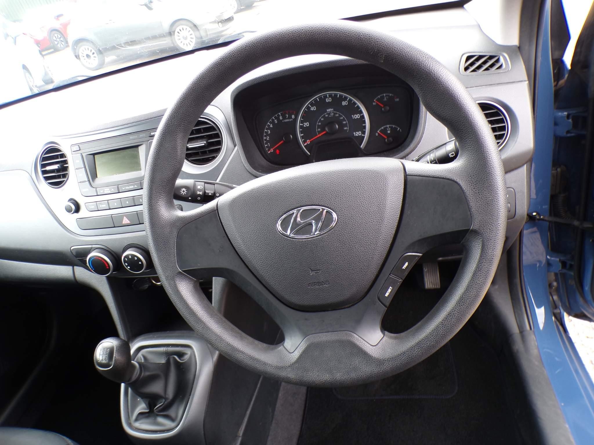 Hyundai i10 Image 17