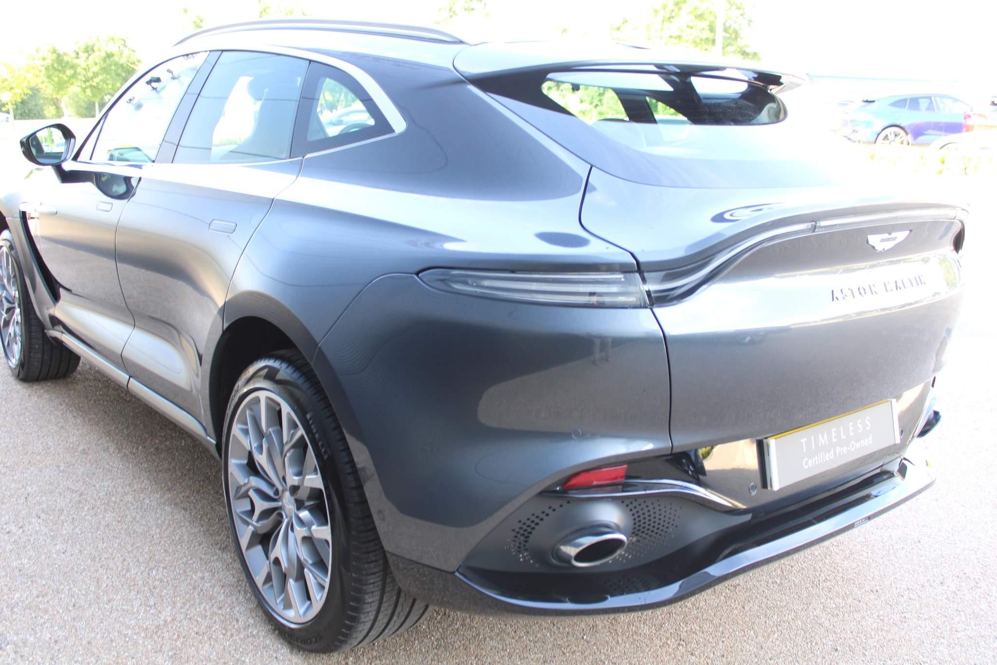 Aston Martin DBX Image 8