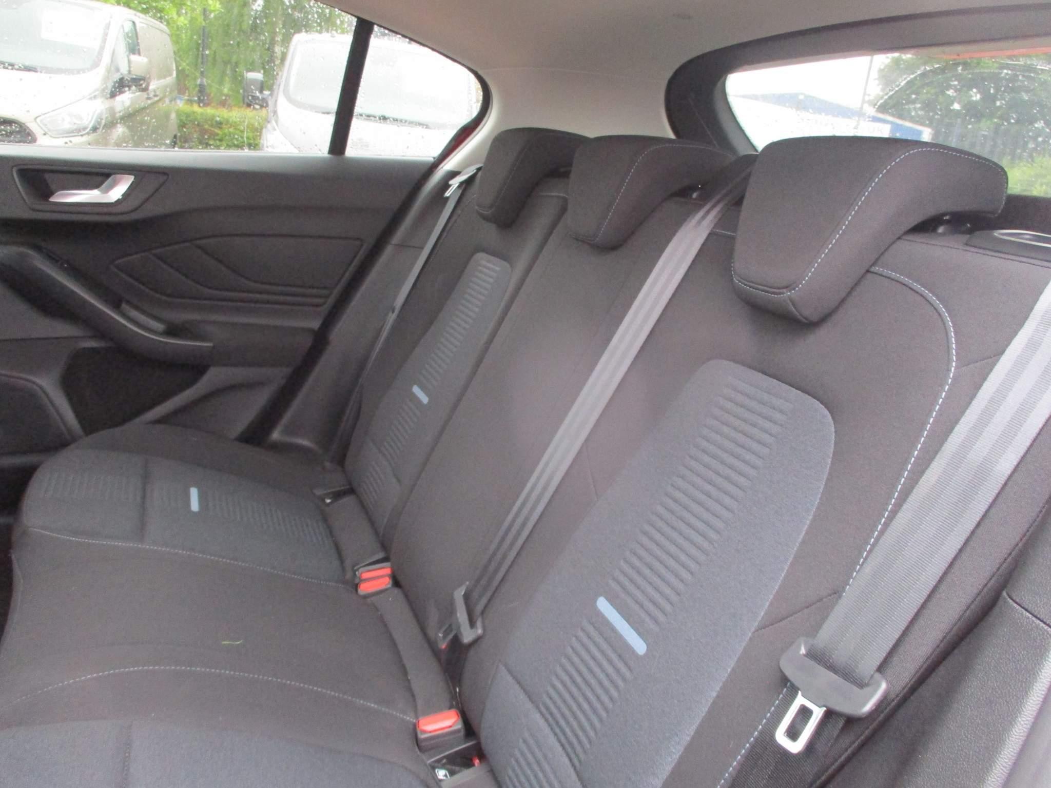 Ford Focus Image 18