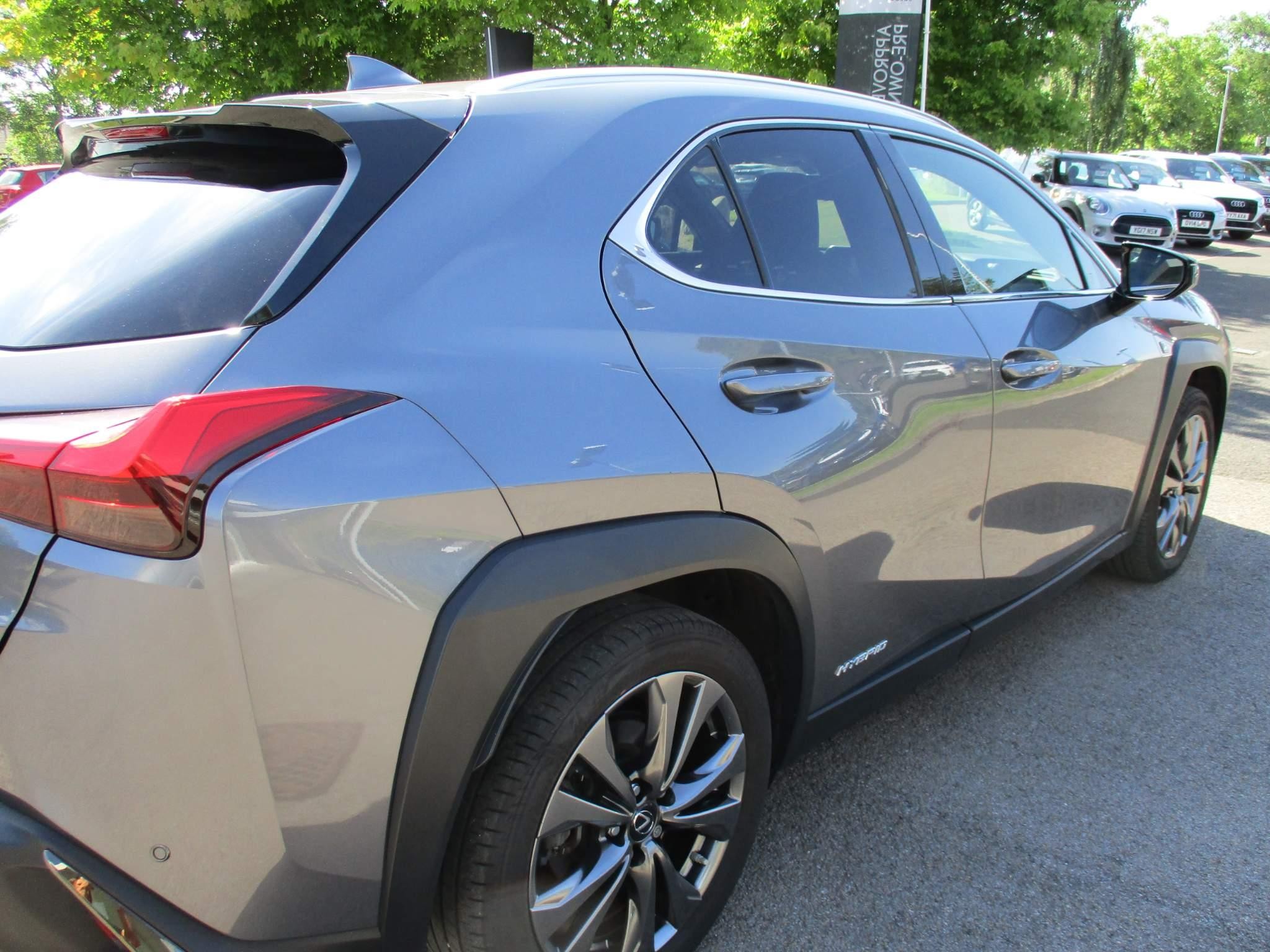 Lexus UX Image 39