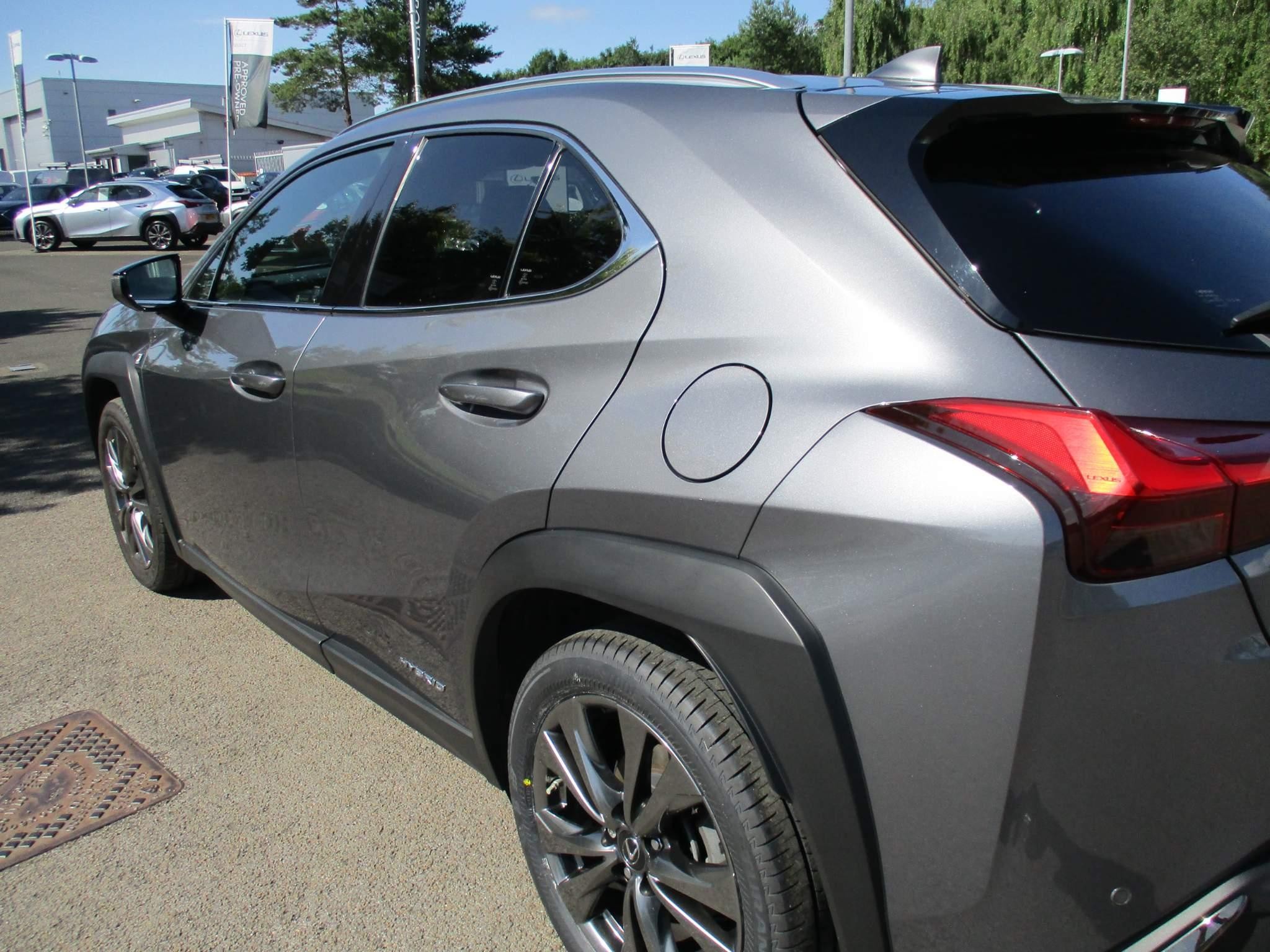 Lexus UX Image 40