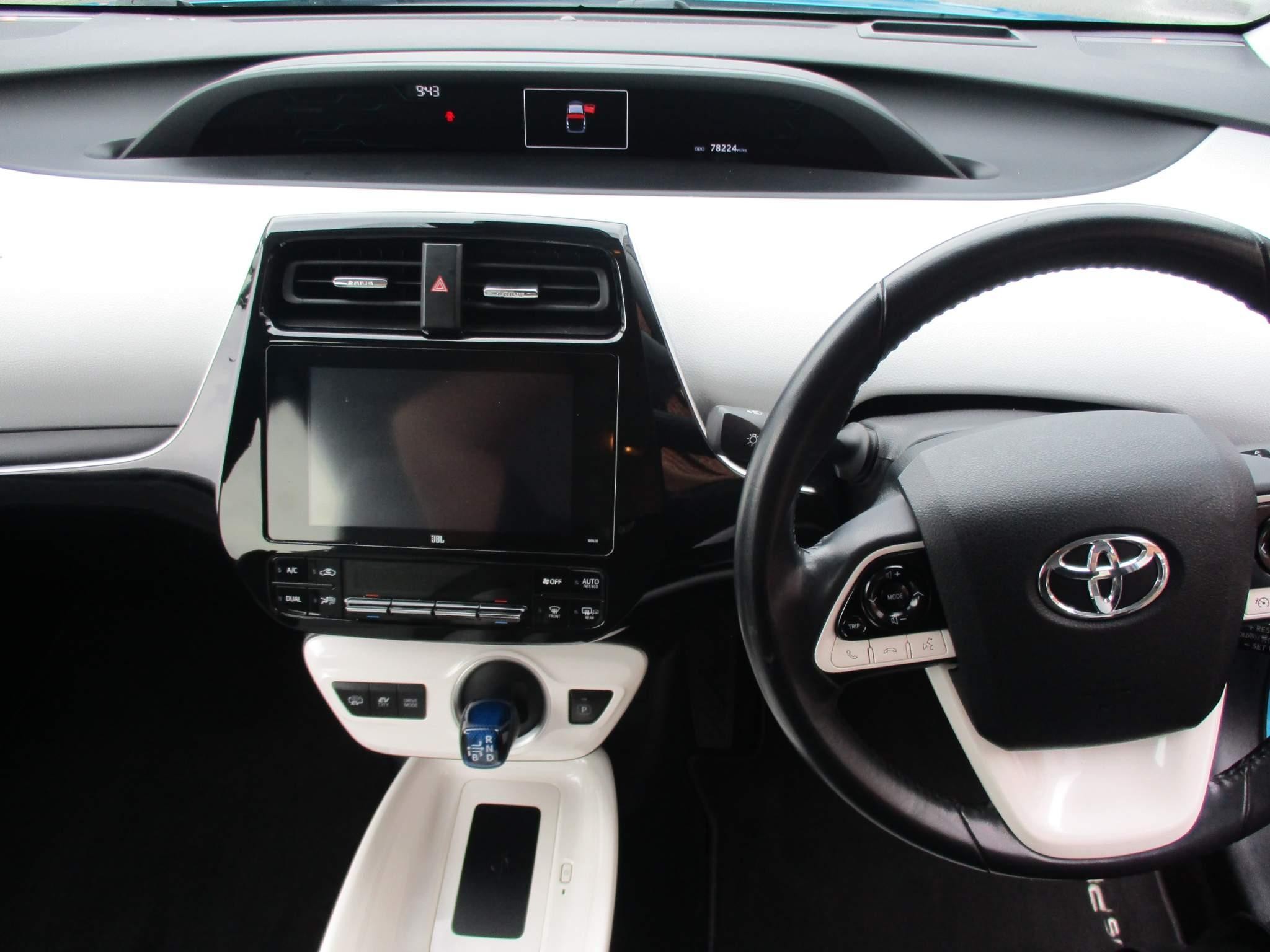 Toyota Prius Image 15