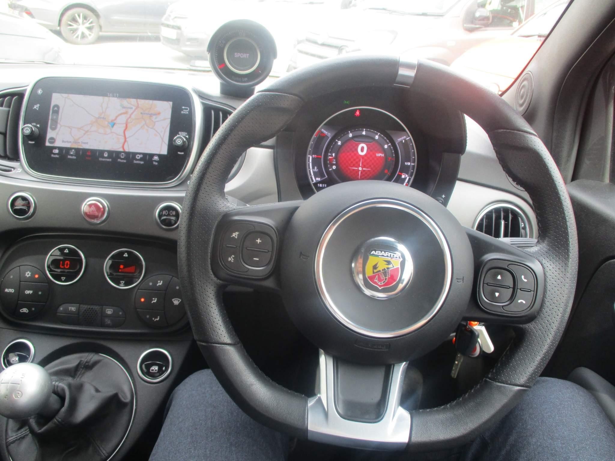 Abarth 595c Image 16