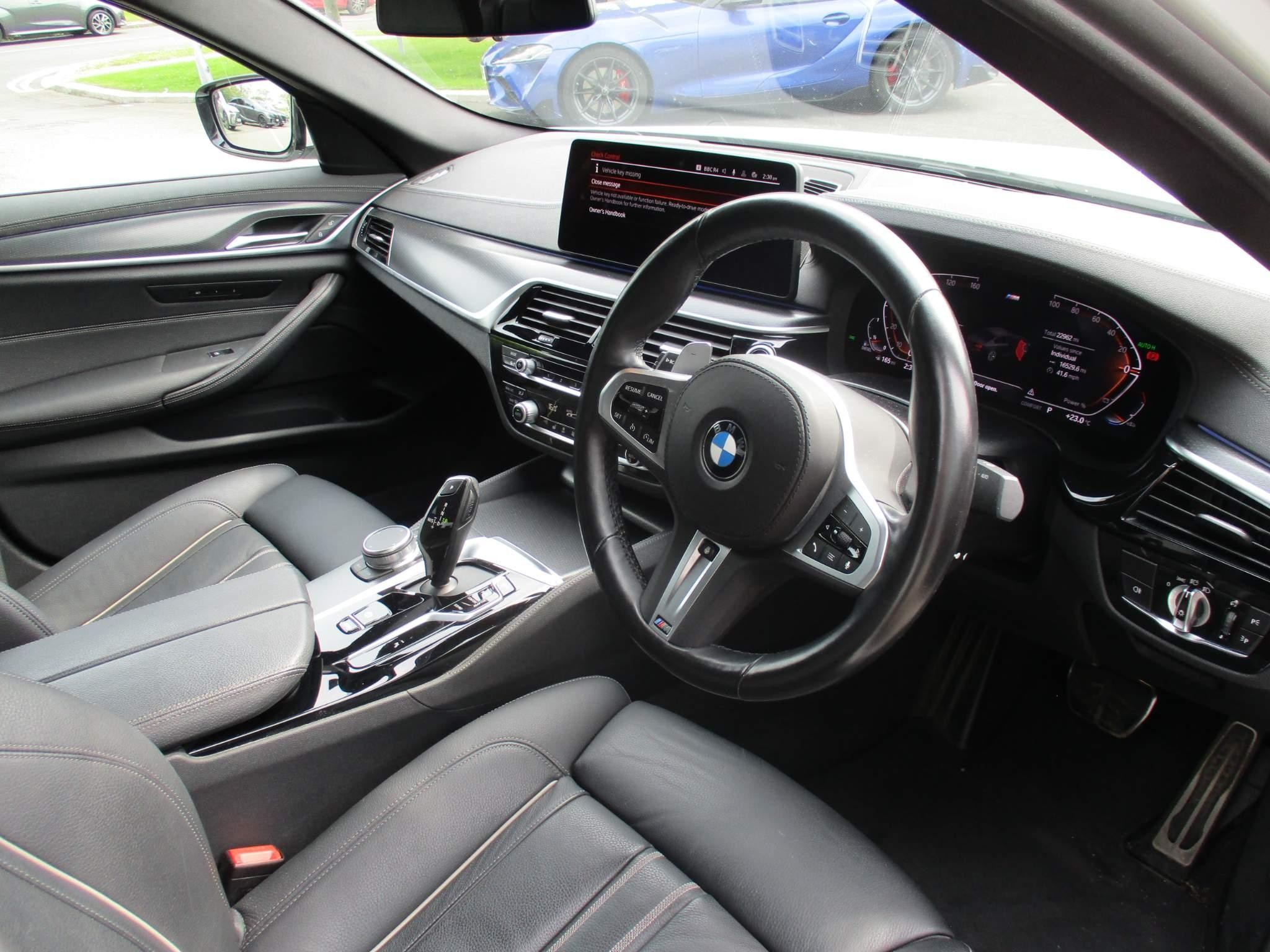 BMW 5 Series Image 13