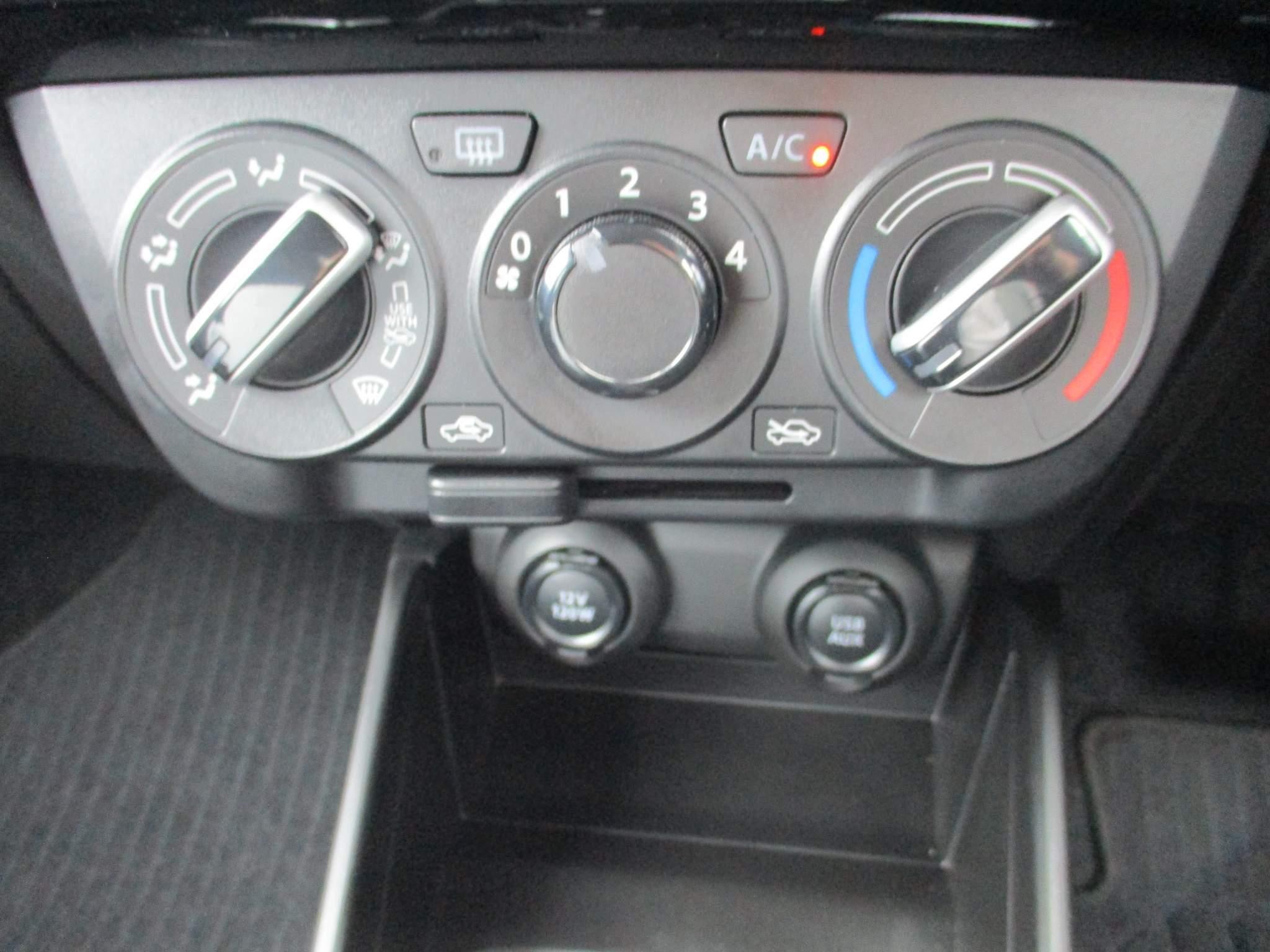 Suzuki Swift Image 25