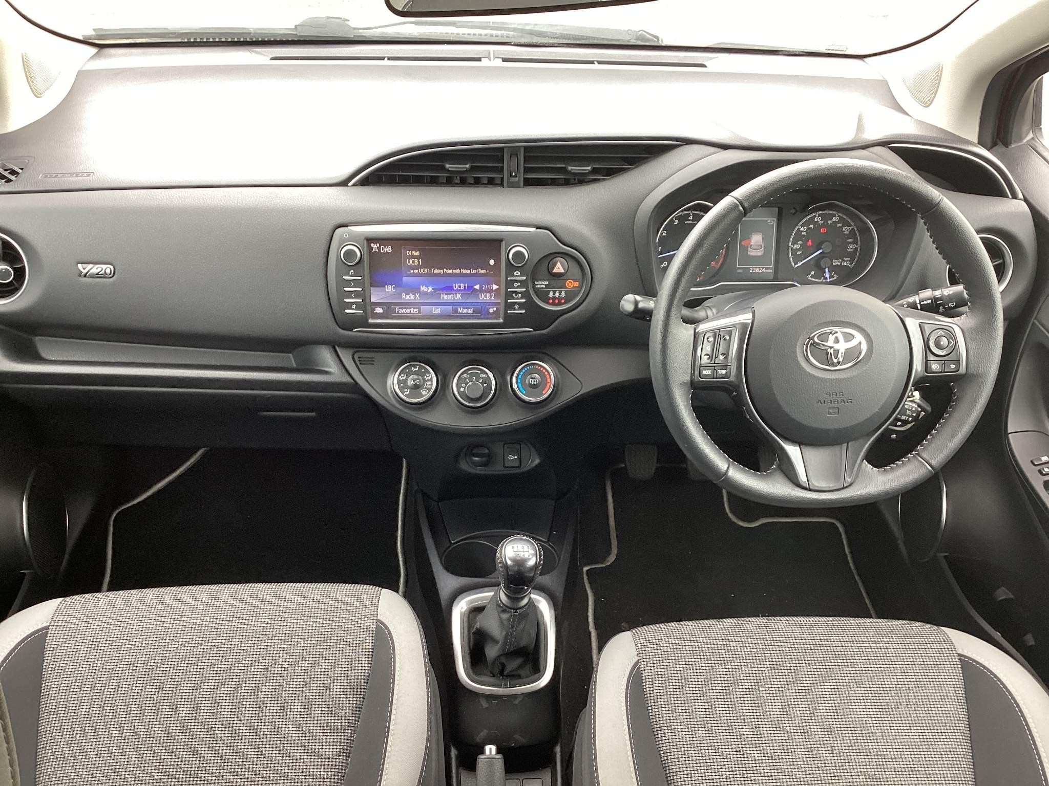 Toyota Yaris Image 13