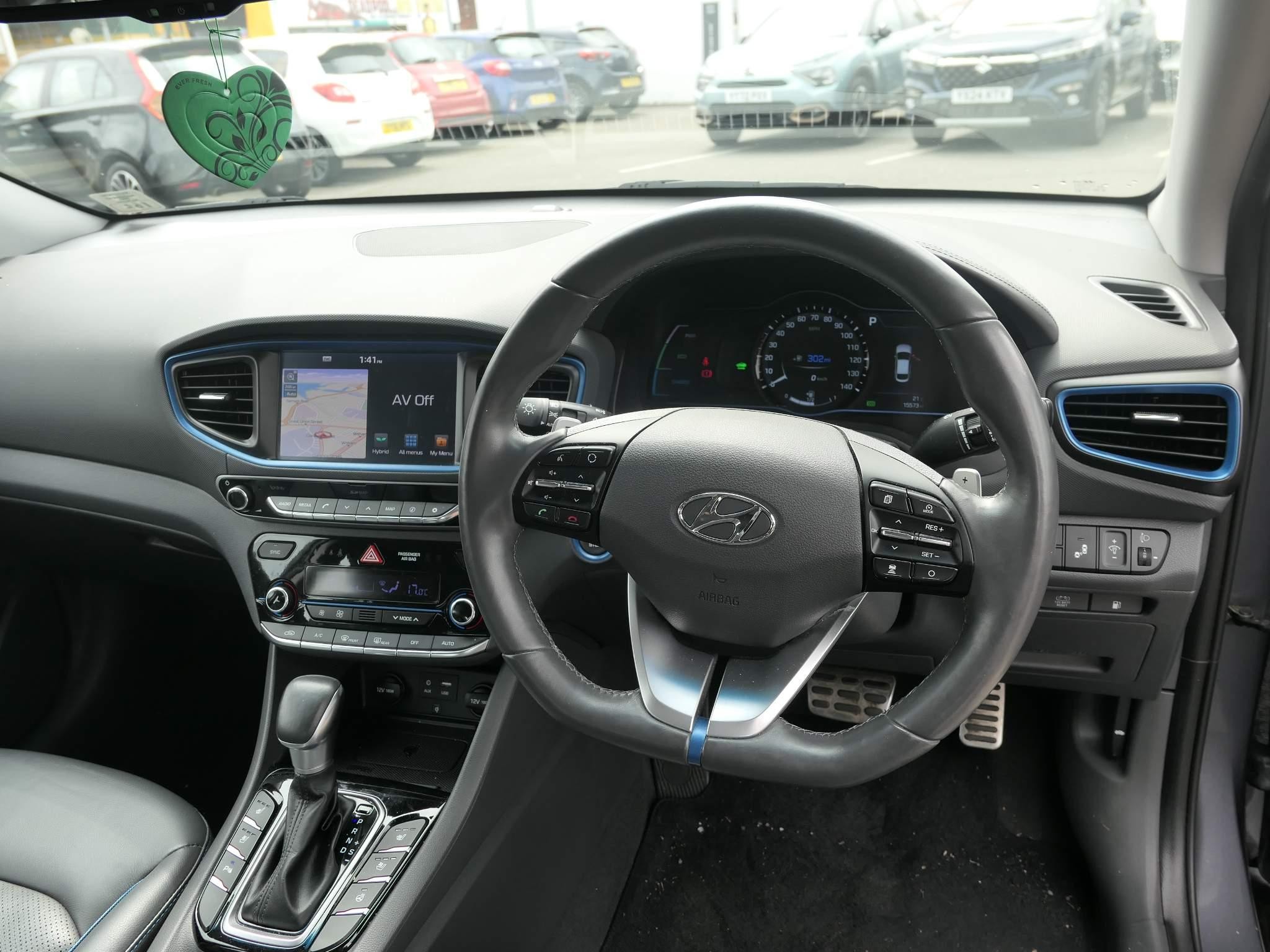 Hyundai IONIQ Image 12