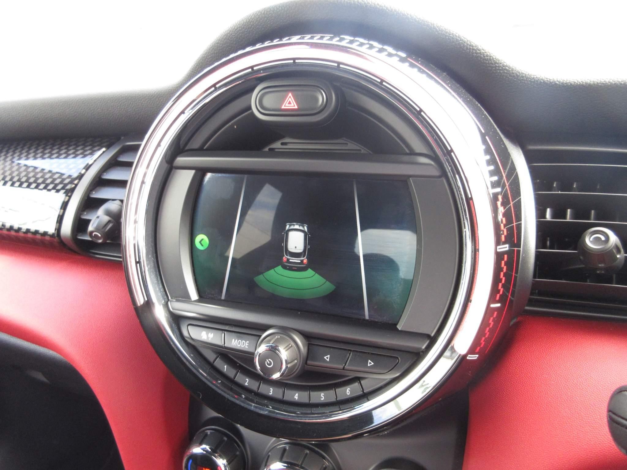 MINI Hatch Image 17