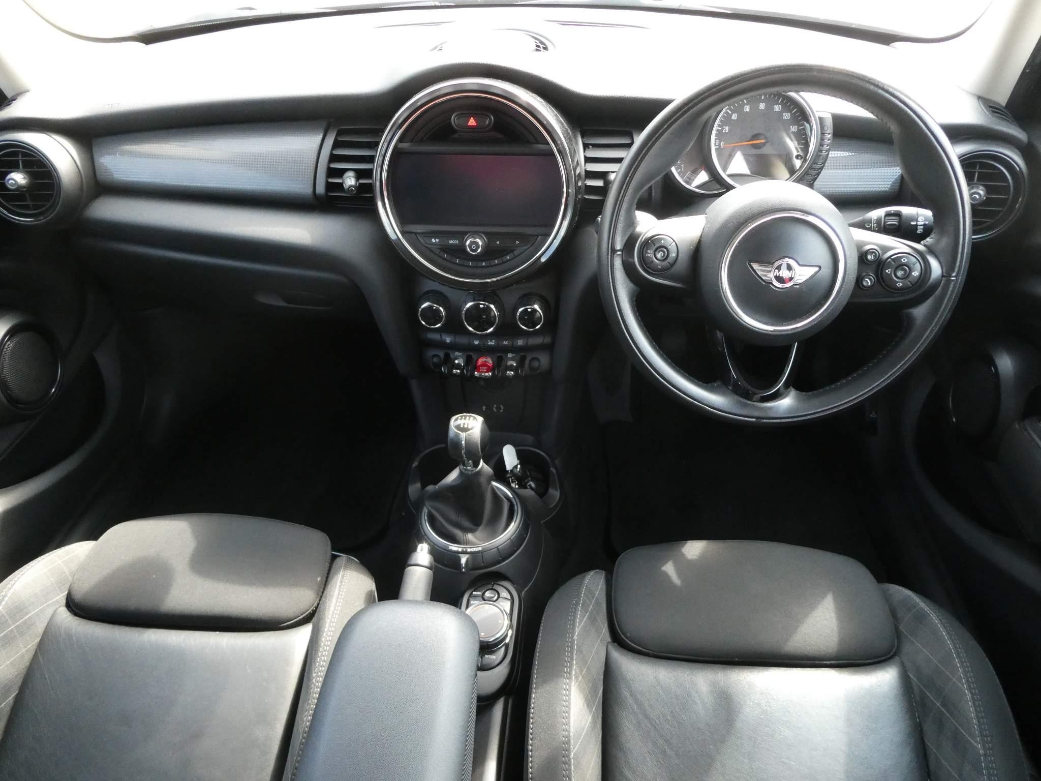 MINI Hatch Image 12