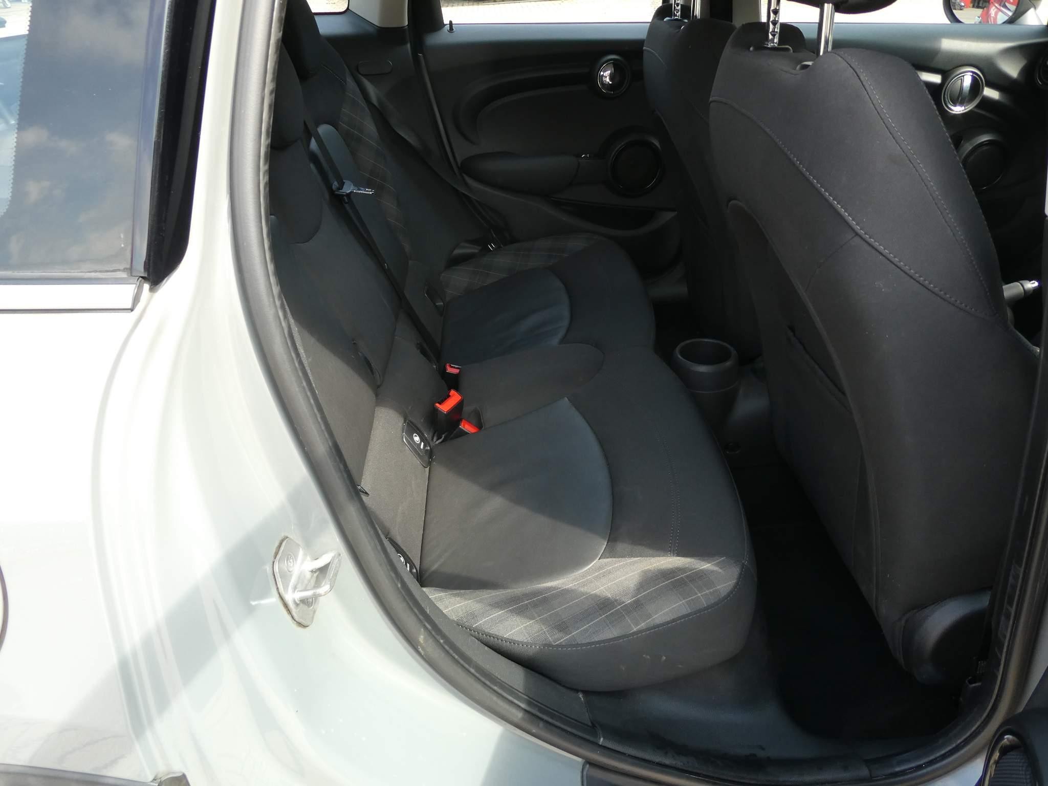 MINI Hatch Image 17