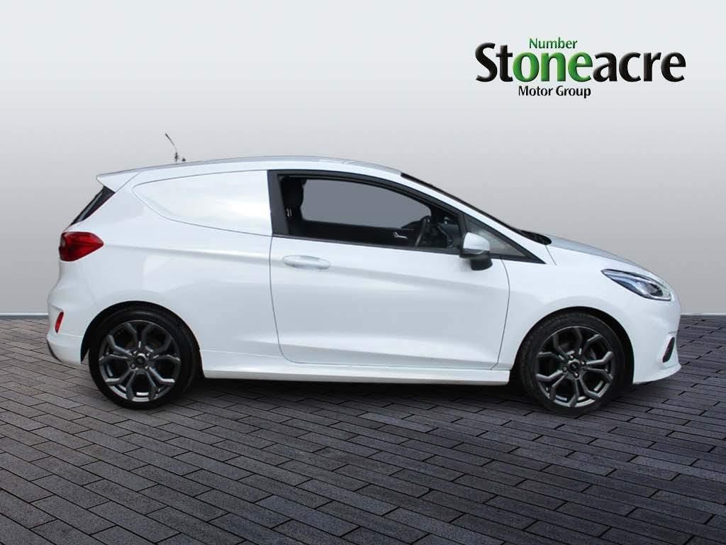 Ford Fiesta Van Image 2