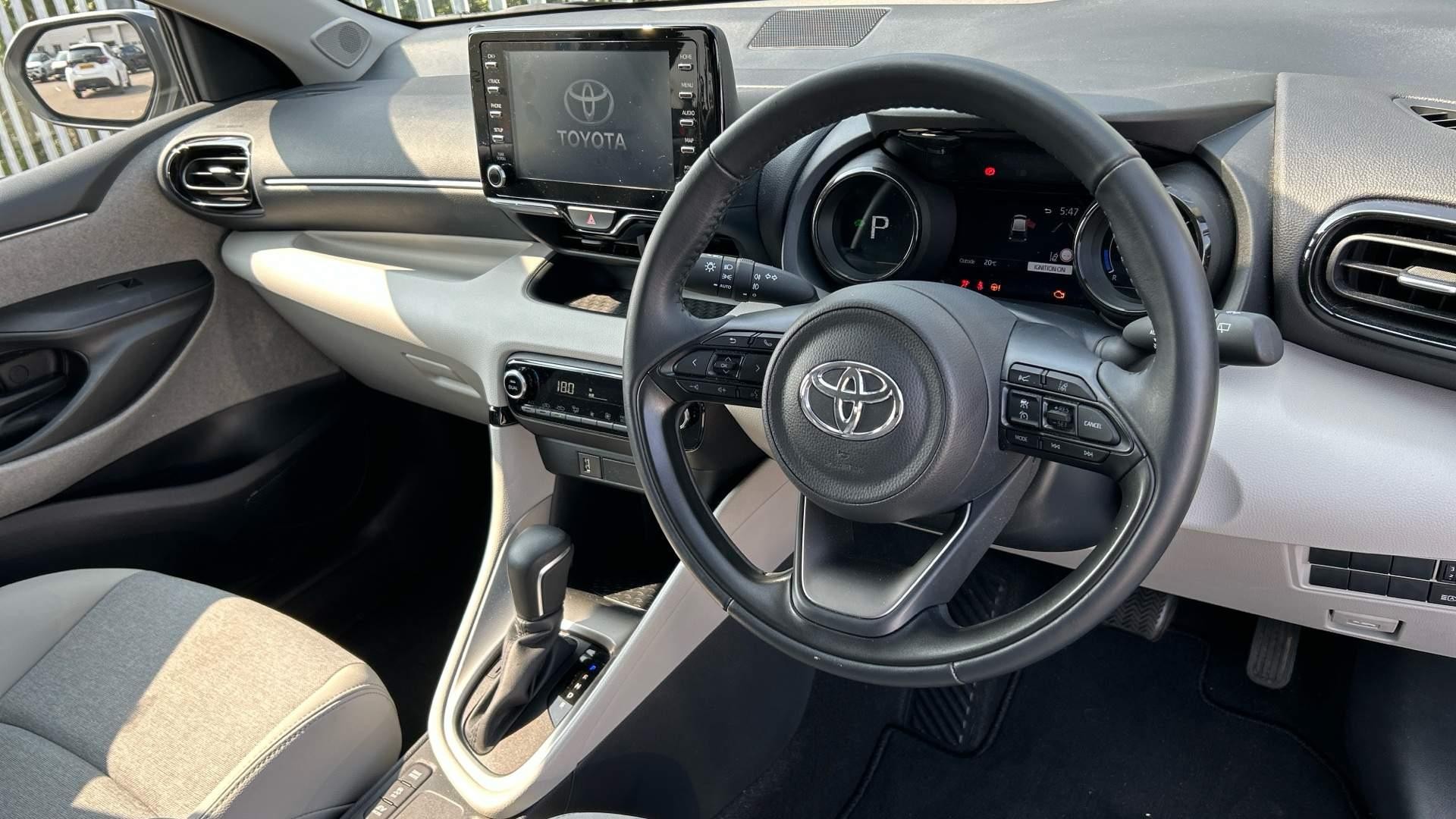 Toyota Yaris Image 12