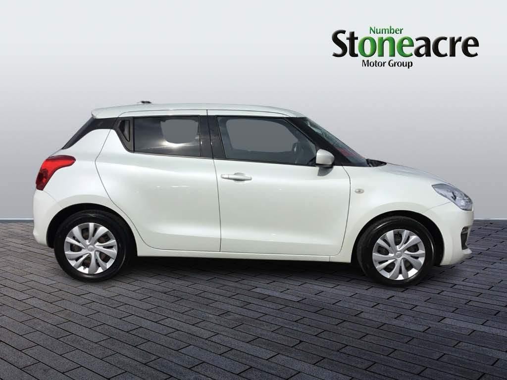 Suzuki Swift Image 2