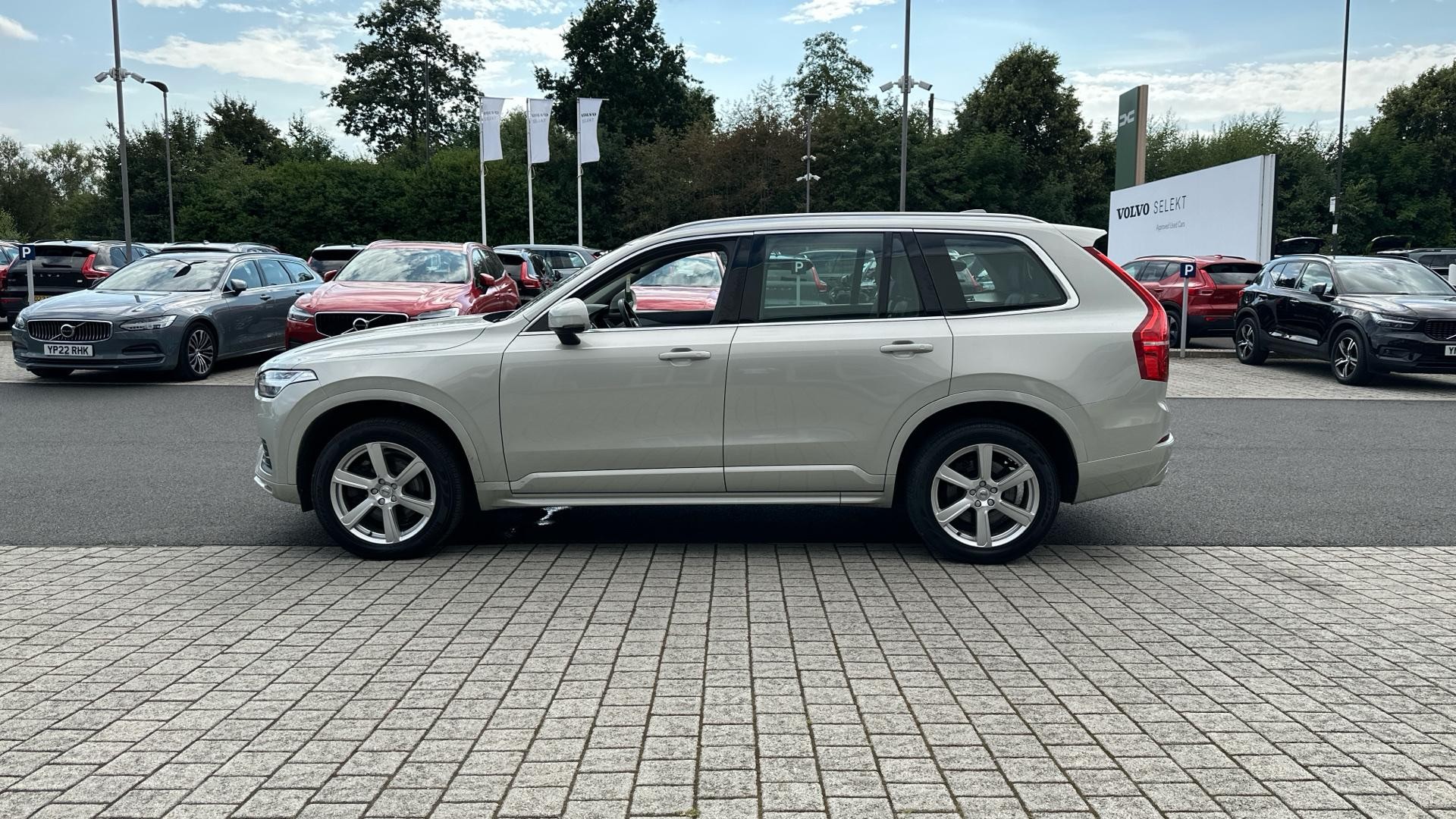 Volvo XC90 Image 8