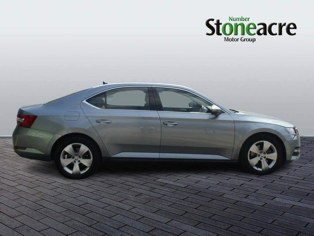 Skoda Superb Image 2