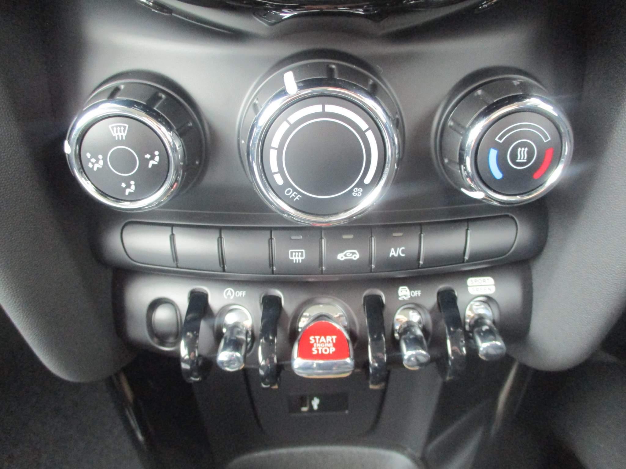 MINI Hatch Image 16