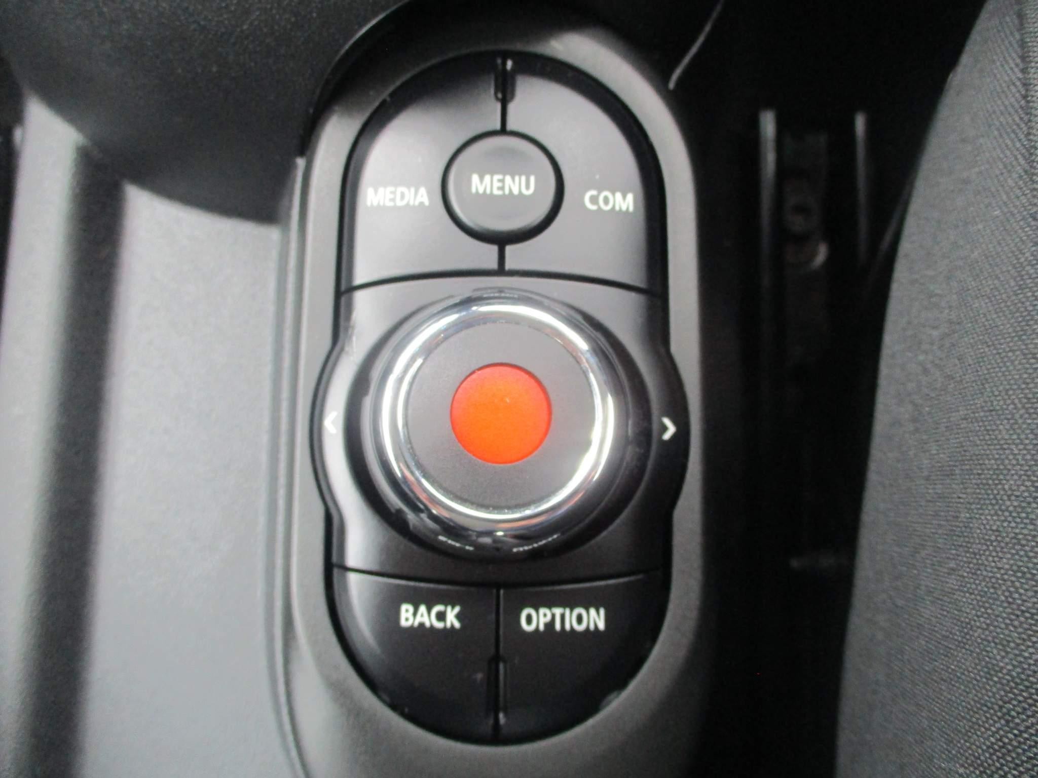 MINI Hatch Image 18