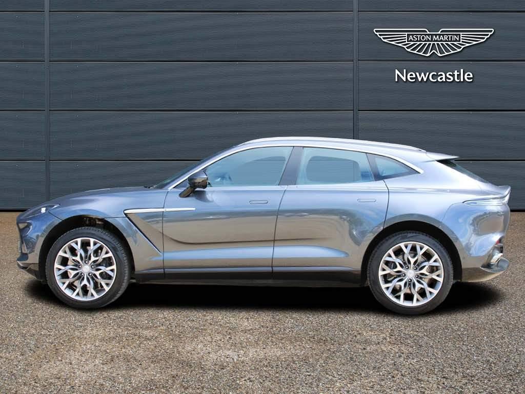 Aston Martin DBX Image 16