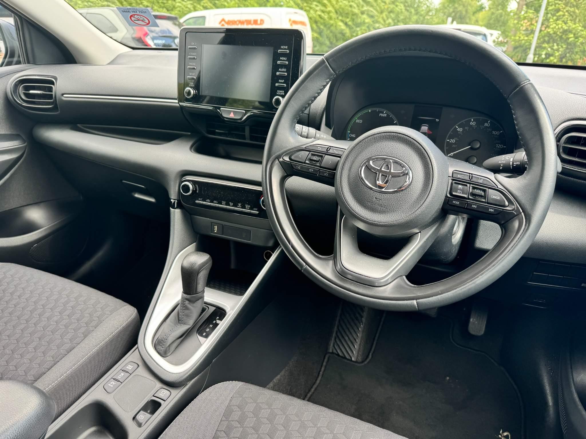 Toyota Yaris Image 16