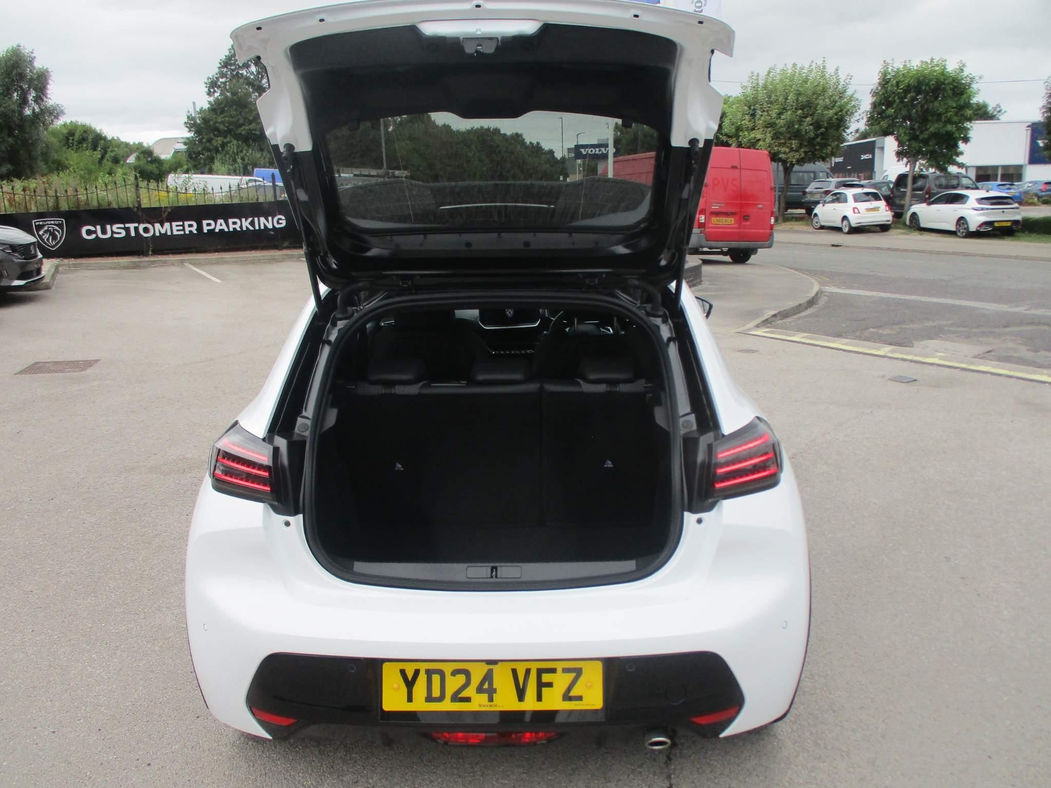 Peugeot 208 Image 13