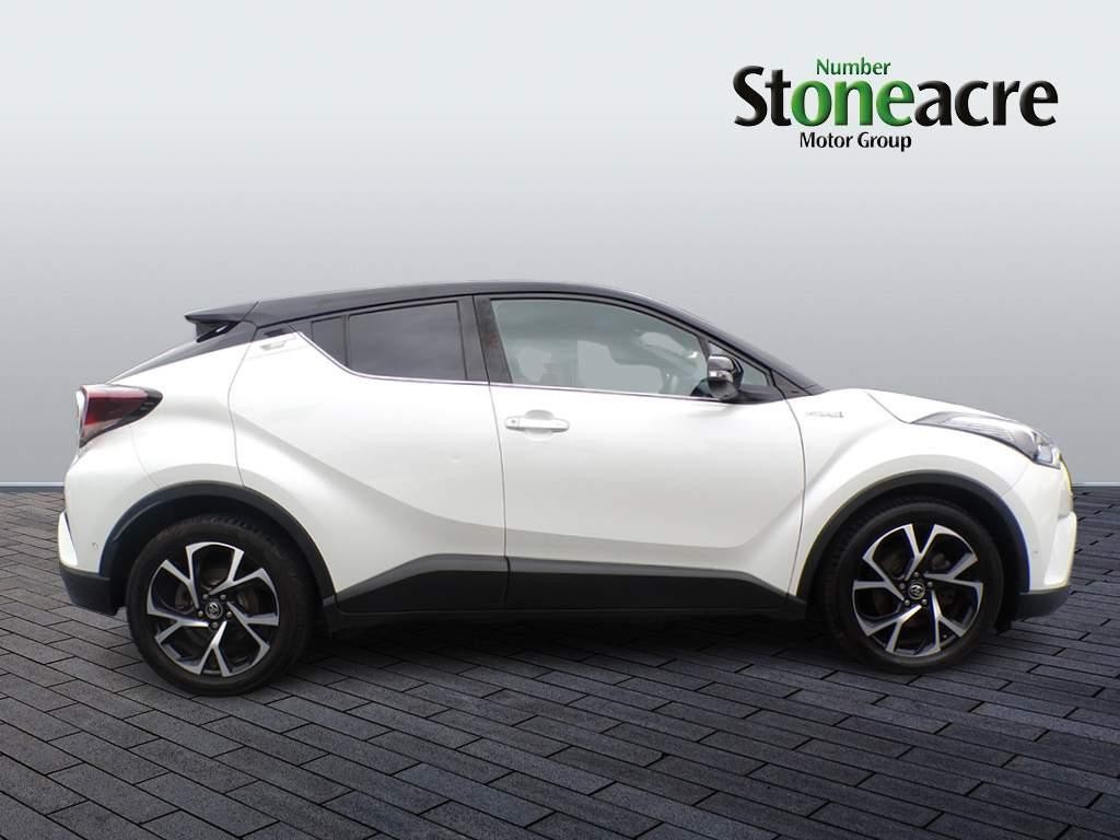 Toyota C-HR Image 2