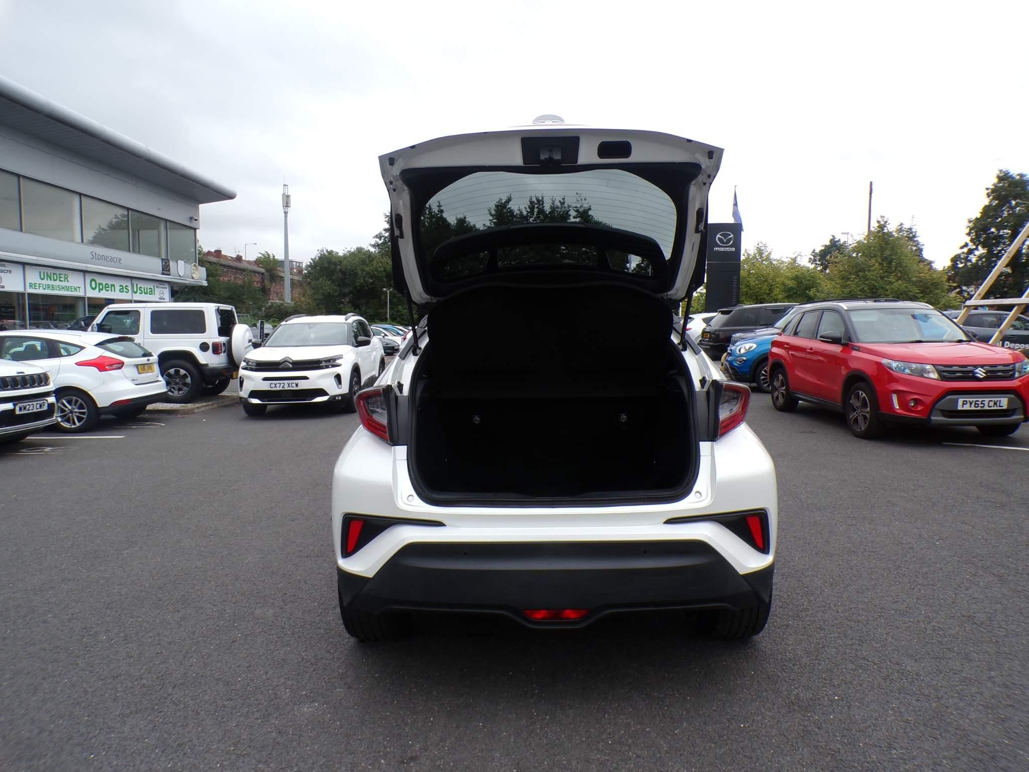 Toyota C-HR Image 13