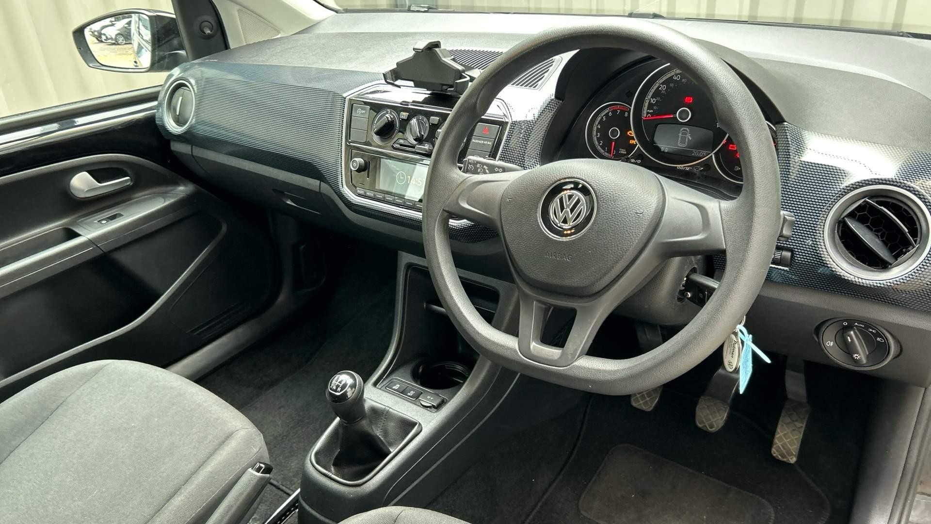 Volkswagen up! Image 10