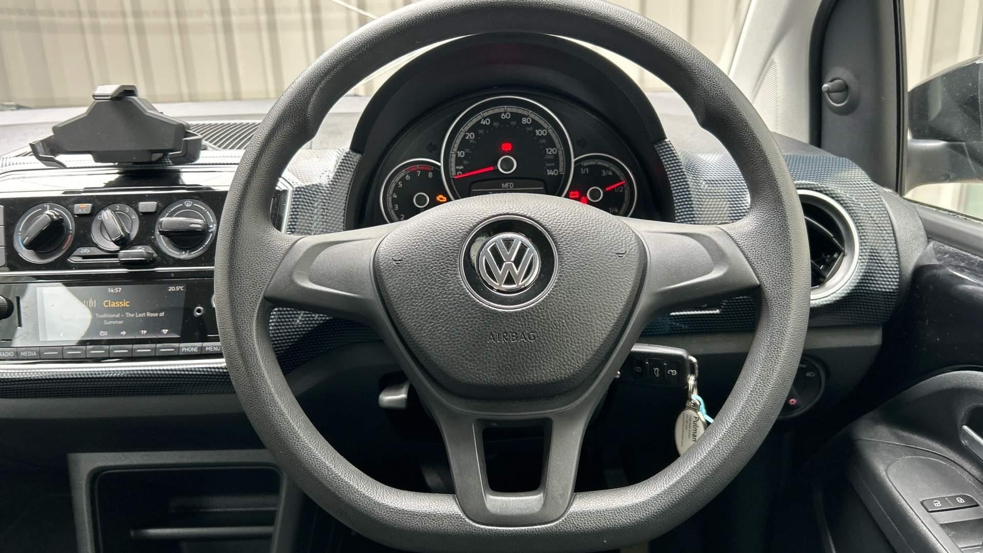 Volkswagen up! Image 12