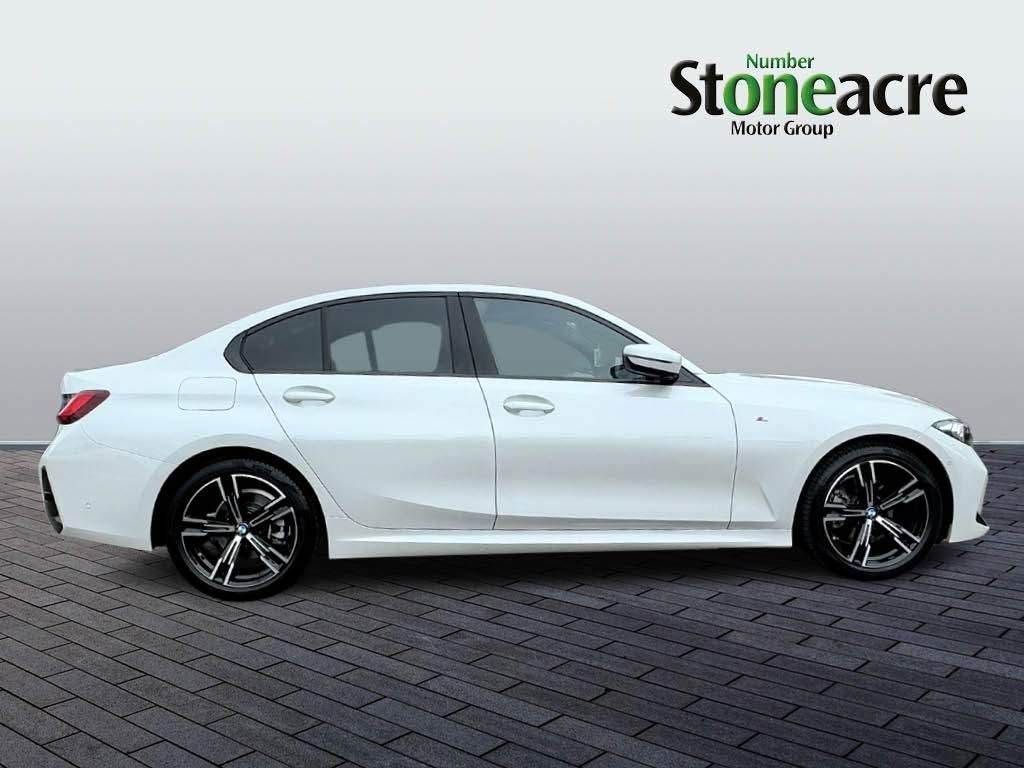 BMW 3 Series Image 2