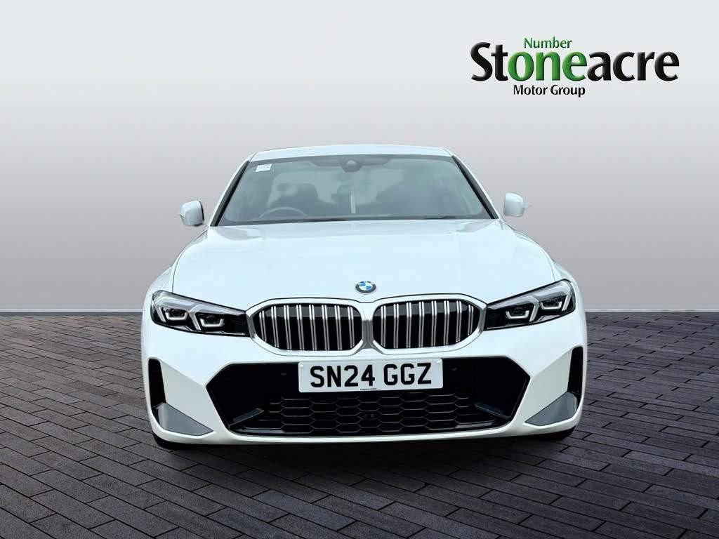 BMW 3 Series Image 8