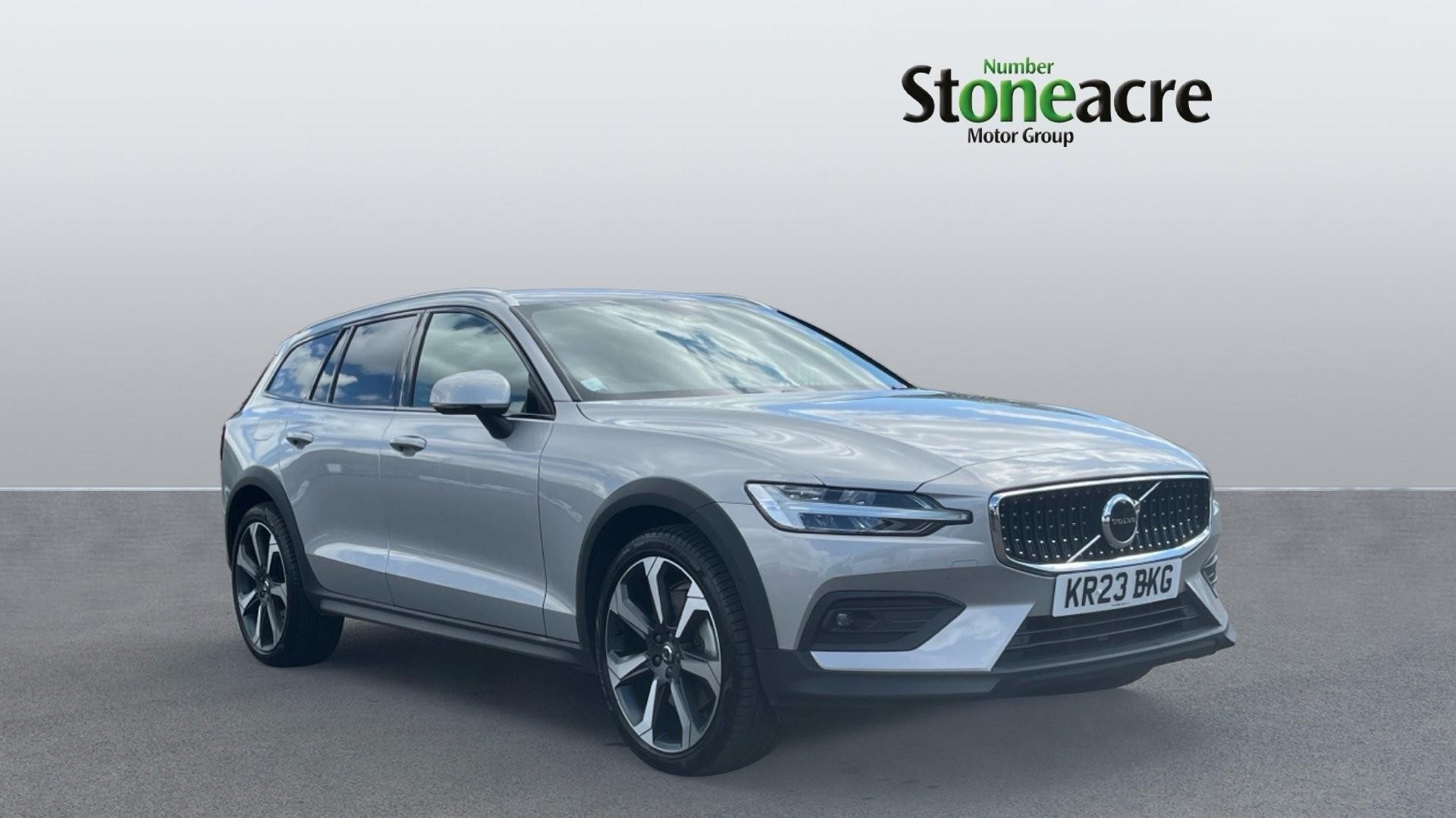 Volvo V60 Cross Country Image 1