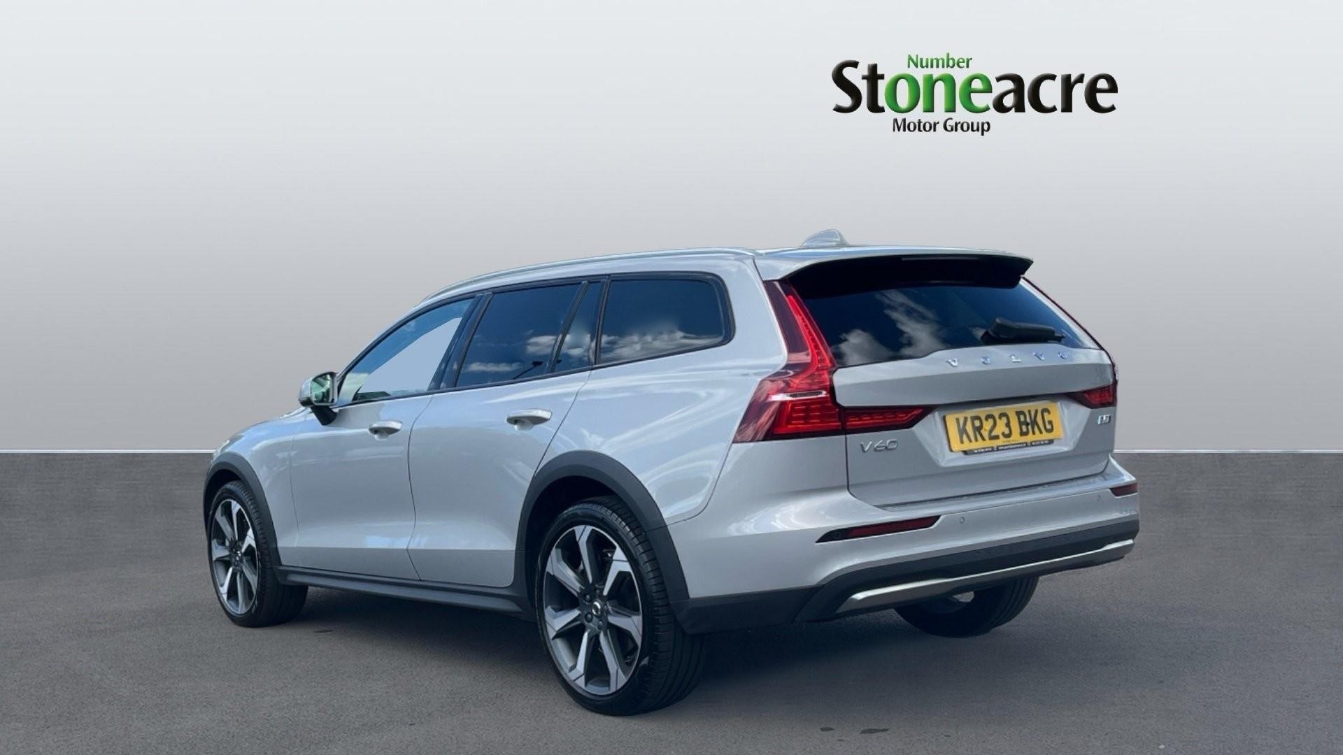 Volvo V60 Cross Country Image 2