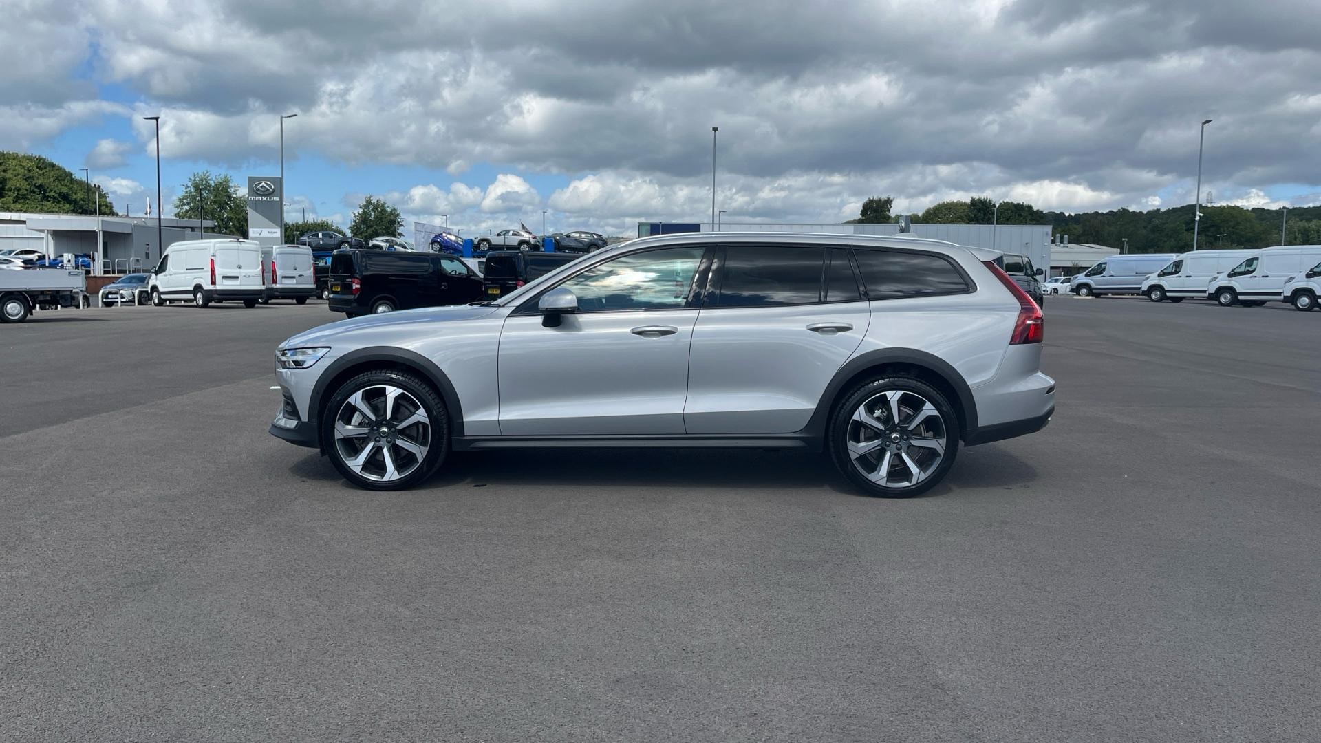 Volvo V60 Cross Country Image 8