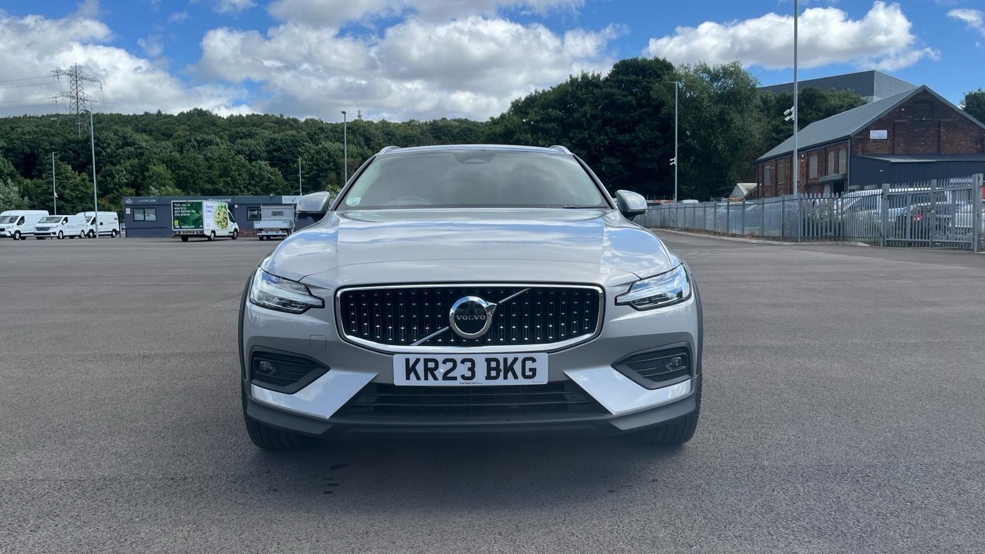 Volvo V60 Cross Country Image 12