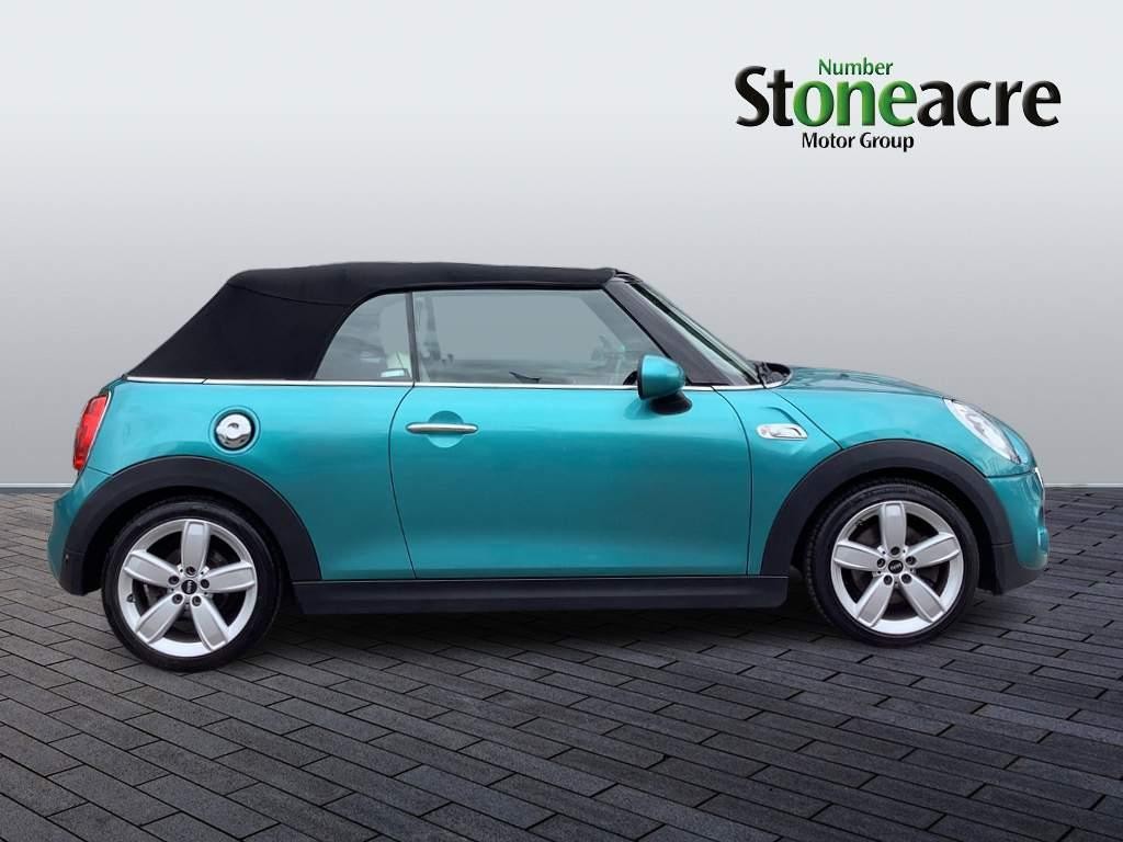 MINI Convertible Image 2