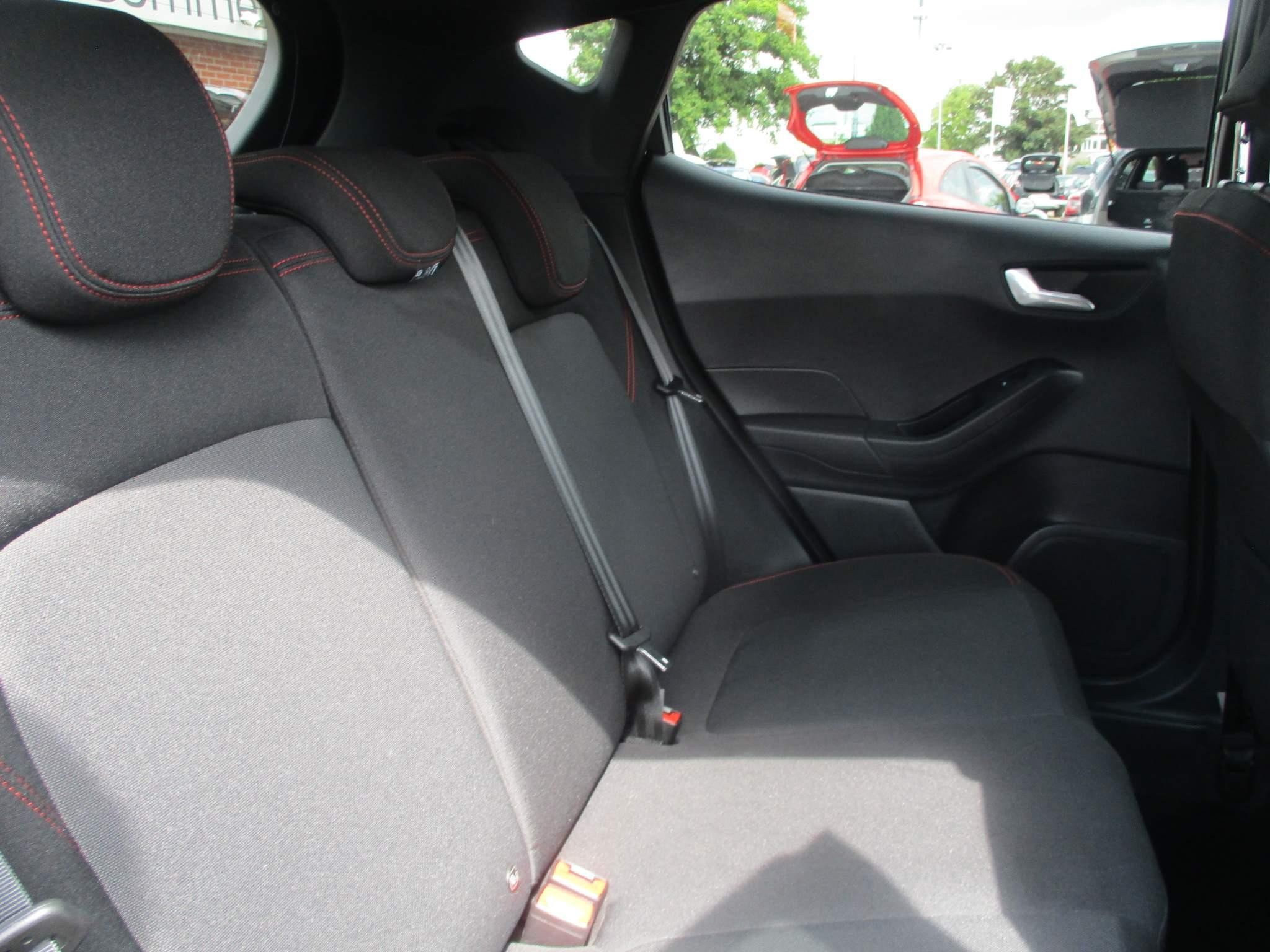 Ford Fiesta Image 17