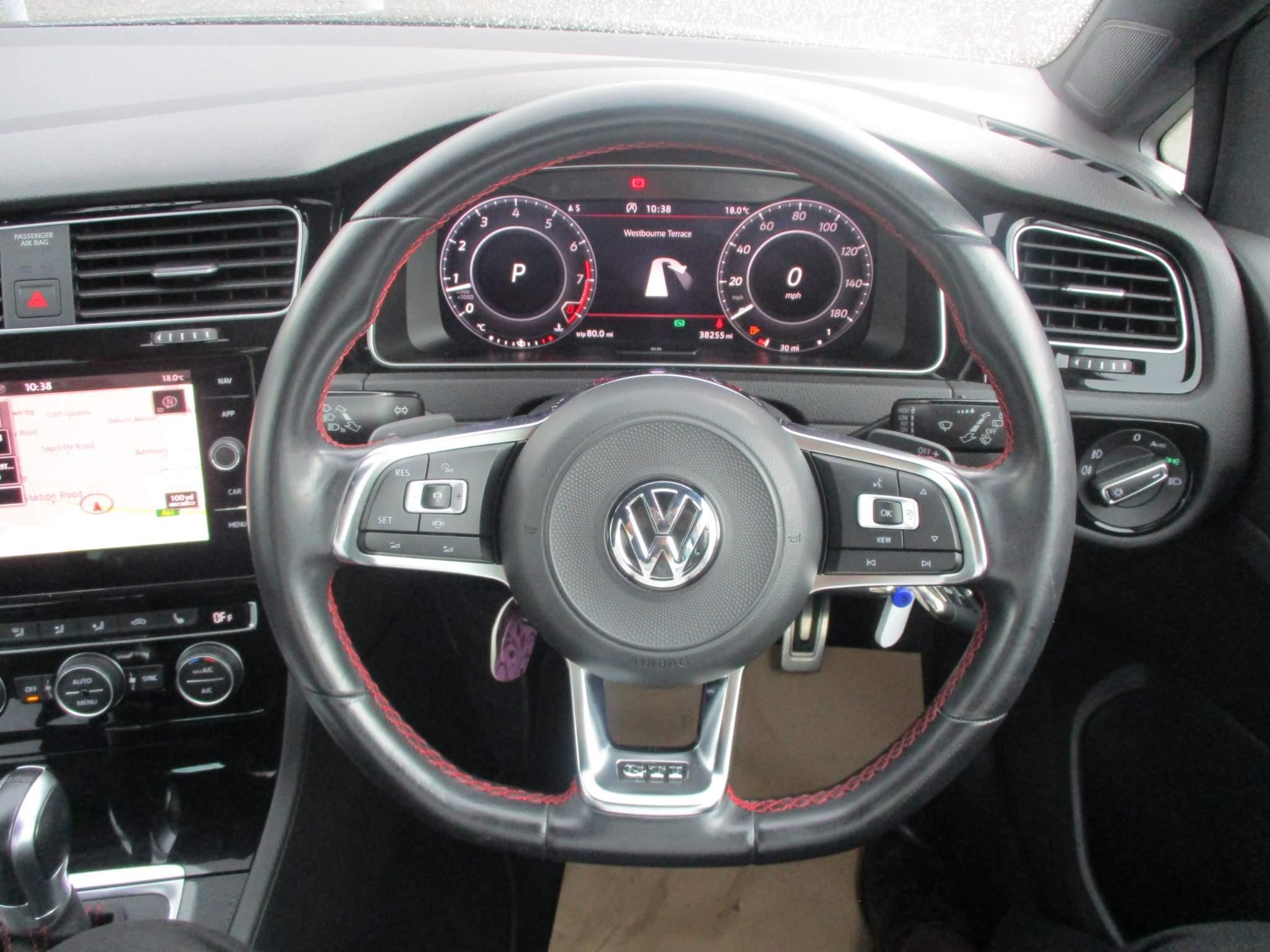 Volkswagen Golf Image 19