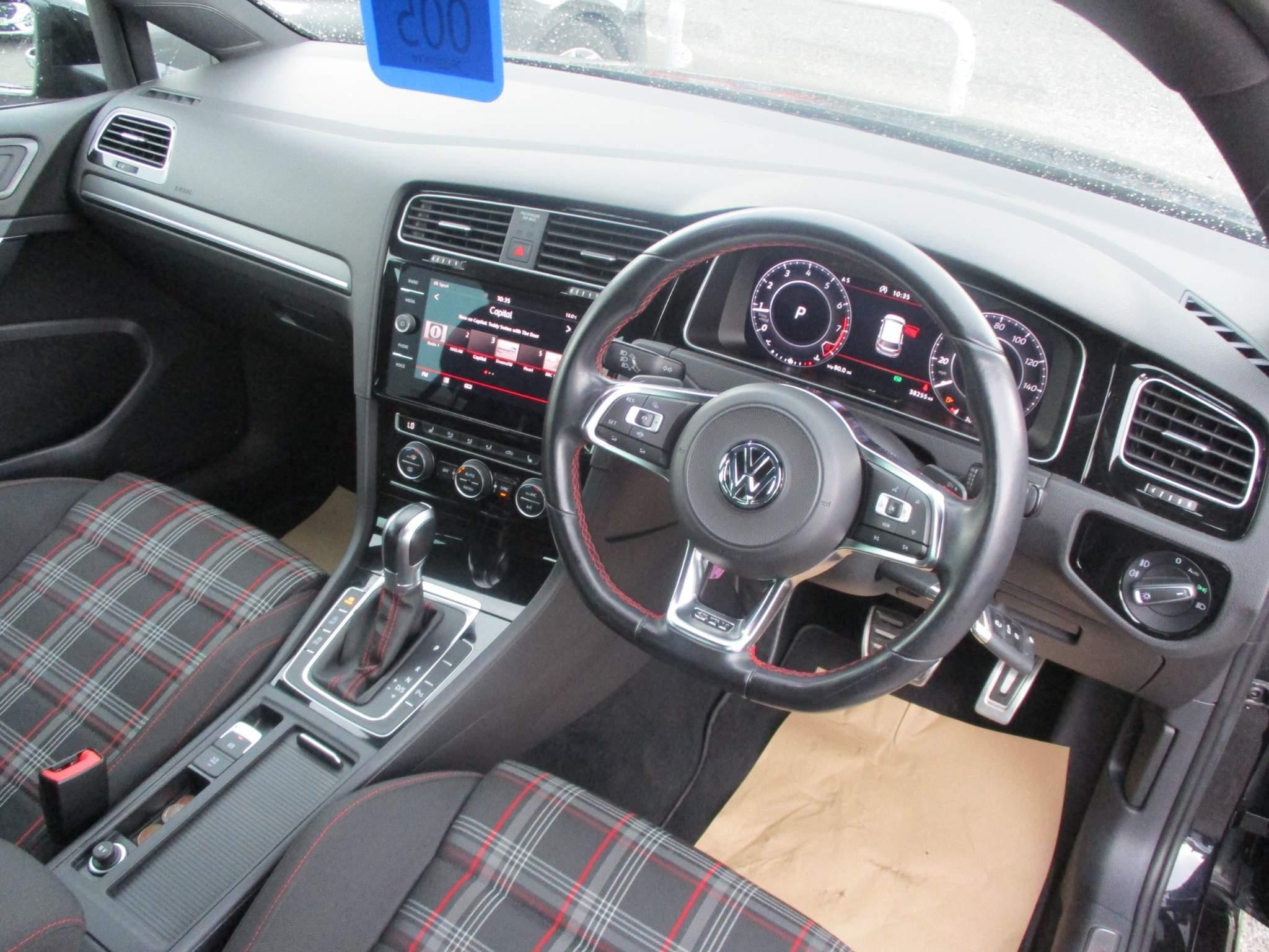 Volkswagen Golf Image 23