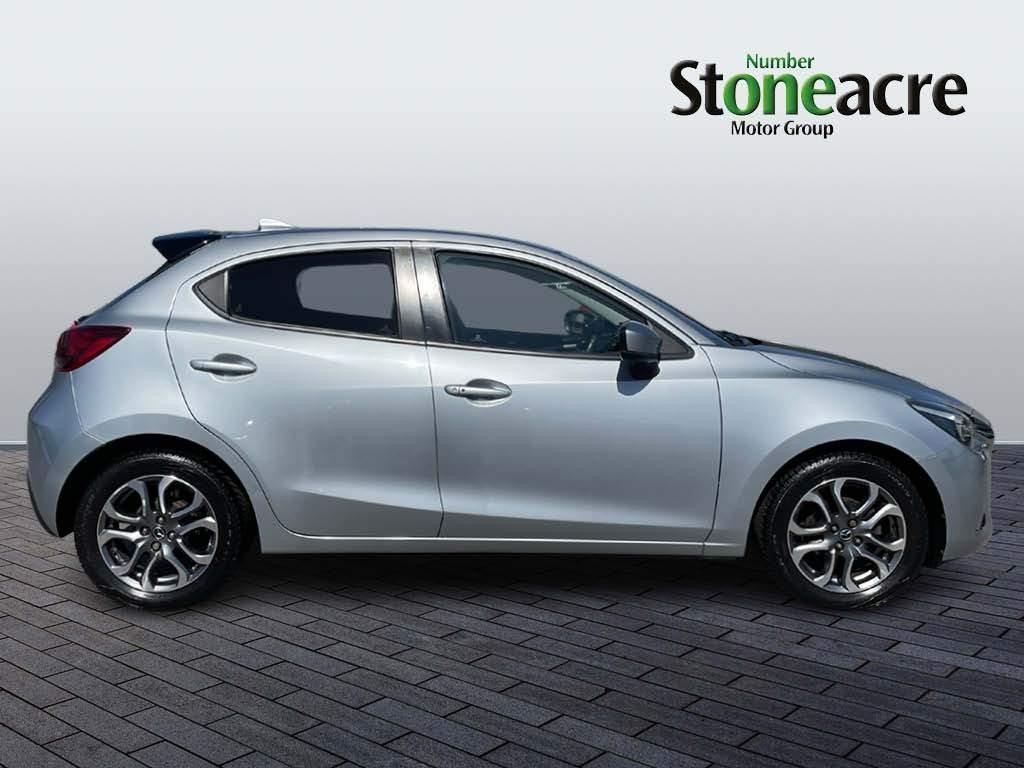 Mazda Mazda2 Image 2