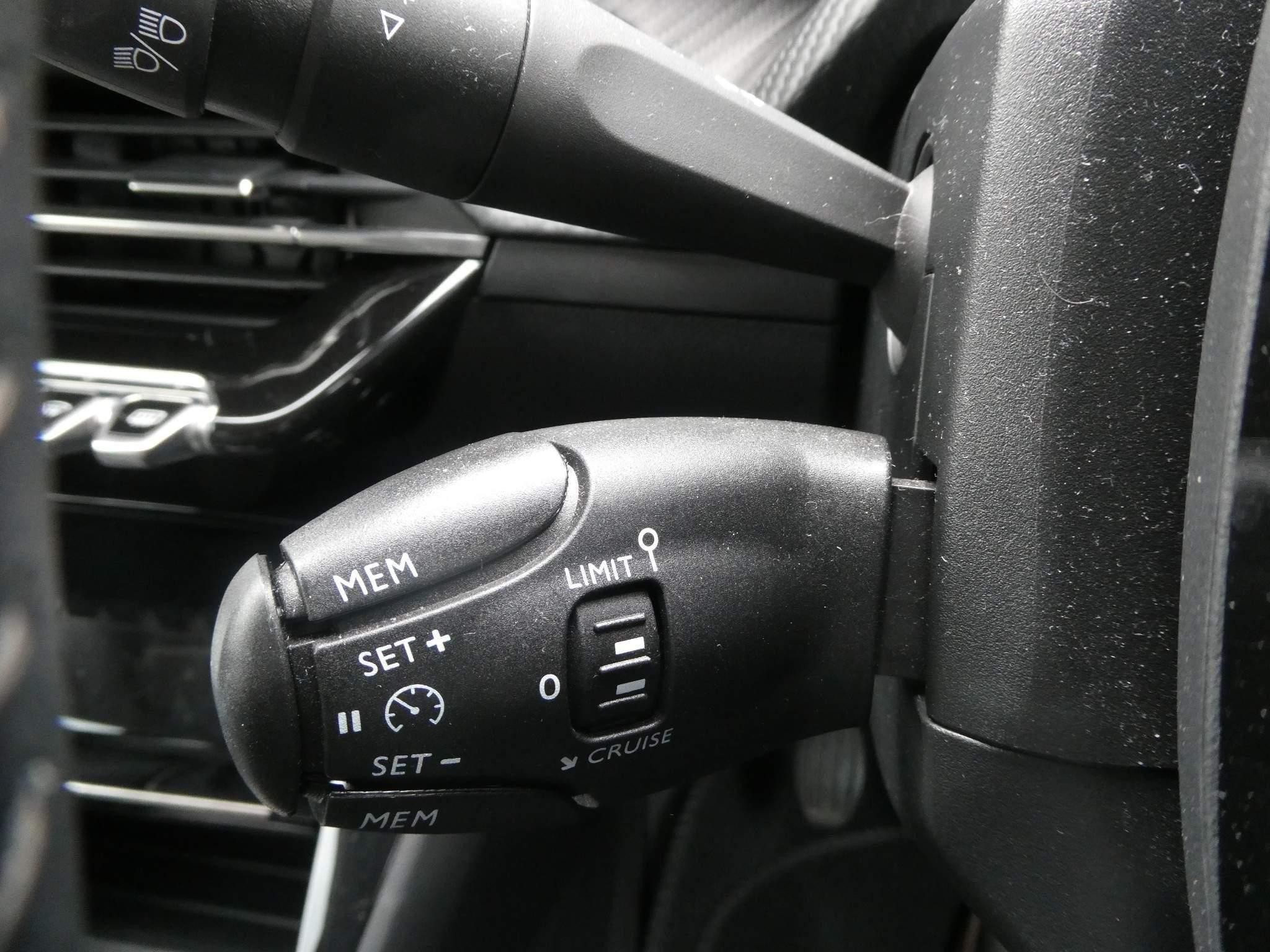 Peugeot 208 Image 23