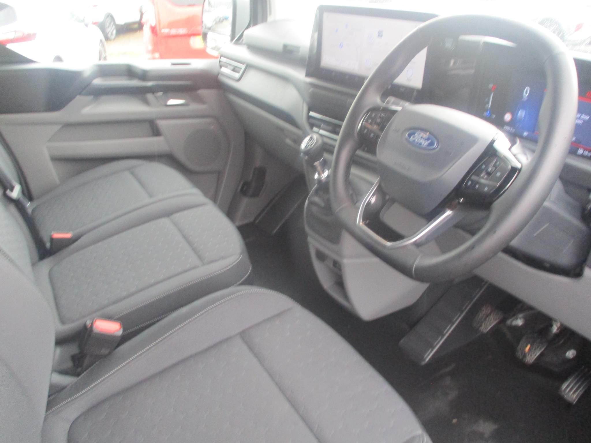 Ford Transit Custom Image 10