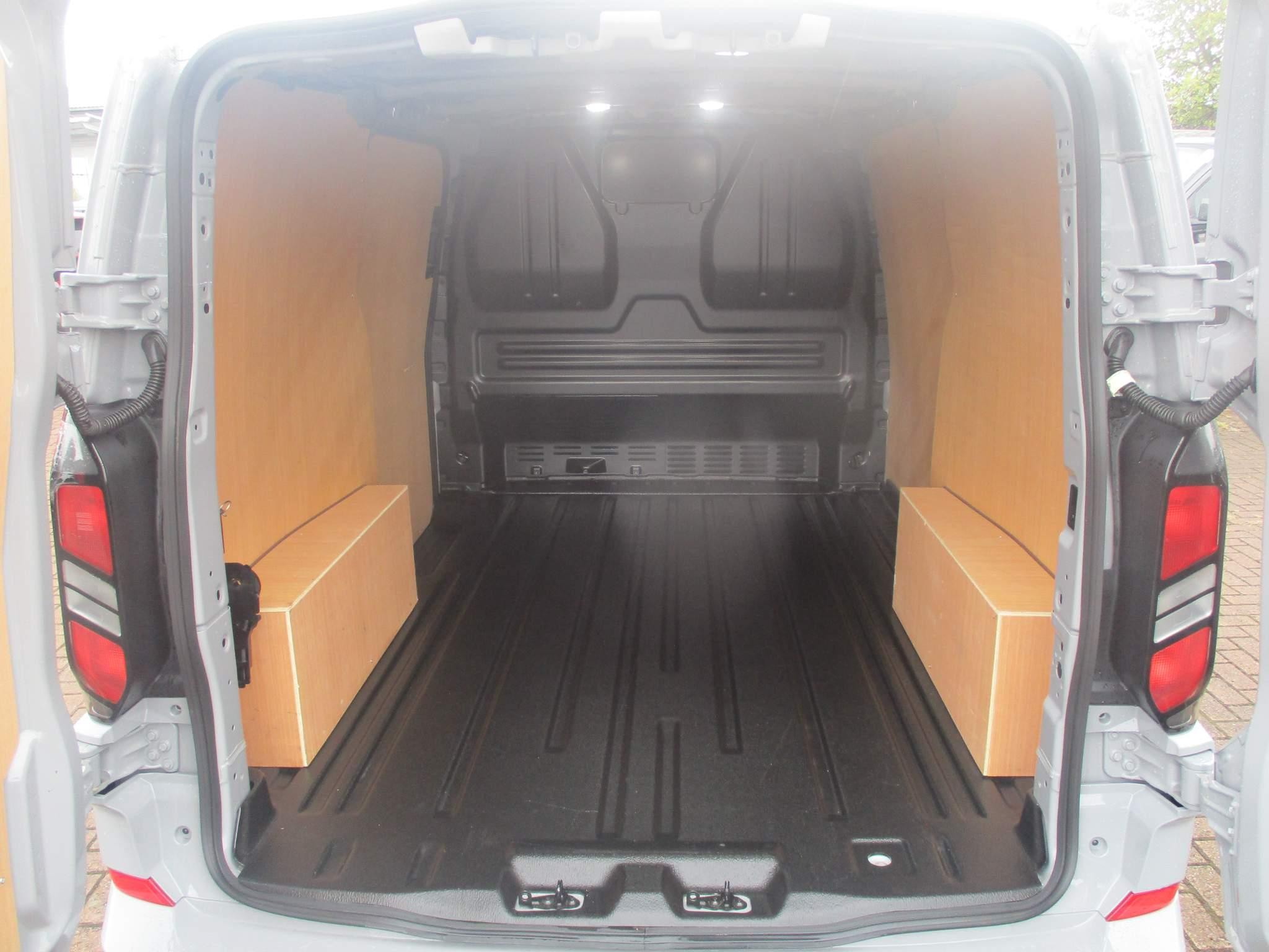 Ford Transit Custom Image 17